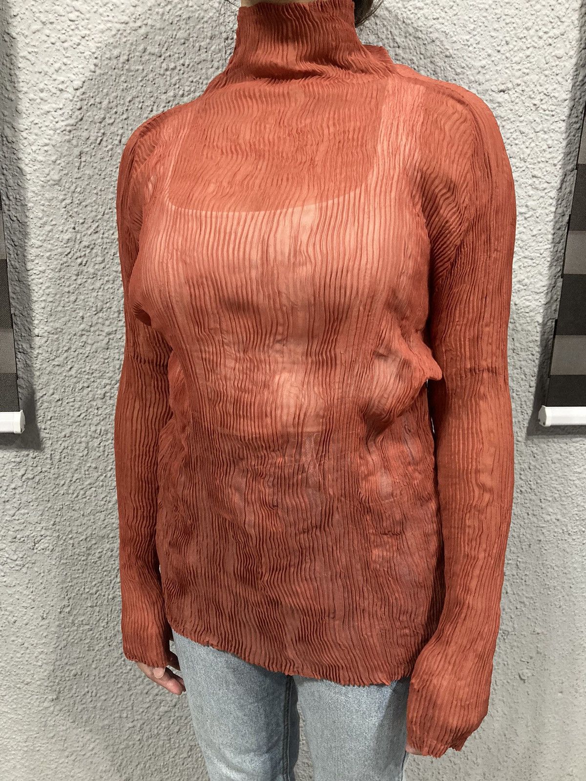 Issey Miyake Wavy Pleated Long Sleeved Turtleneck Size M / US 6-8 / IT 42-44 - 1 Thumbnail