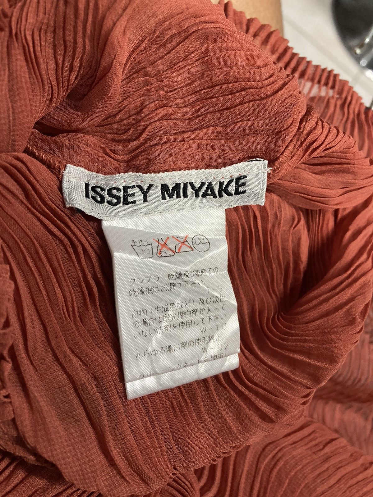 Issey Miyake Wavy Pleated Long Sleeved Turtleneck Size M / US 6-8 / IT 42-44 - 10 Thumbnail