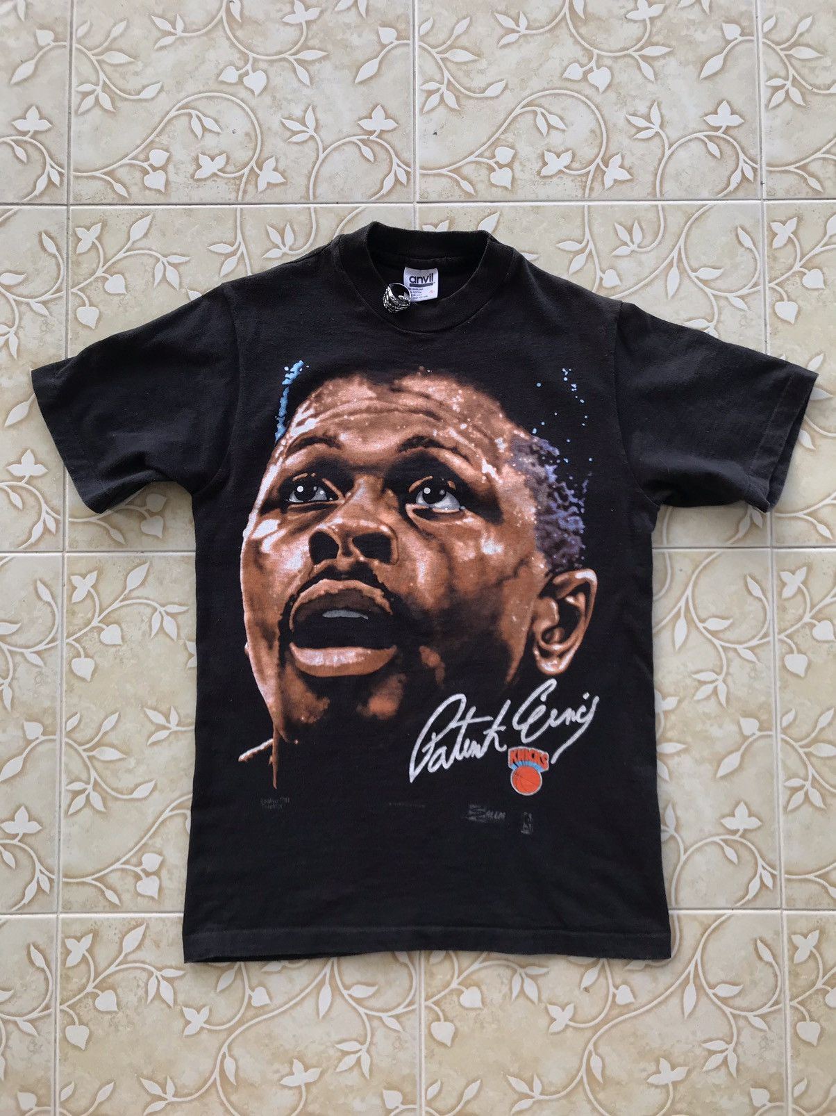 NBA 1991 Patrick Ewing Big Face Gardner Graphics 90s Anvil Shirt Size US S / EU 44-46 / 1 - 2 Thumbnail