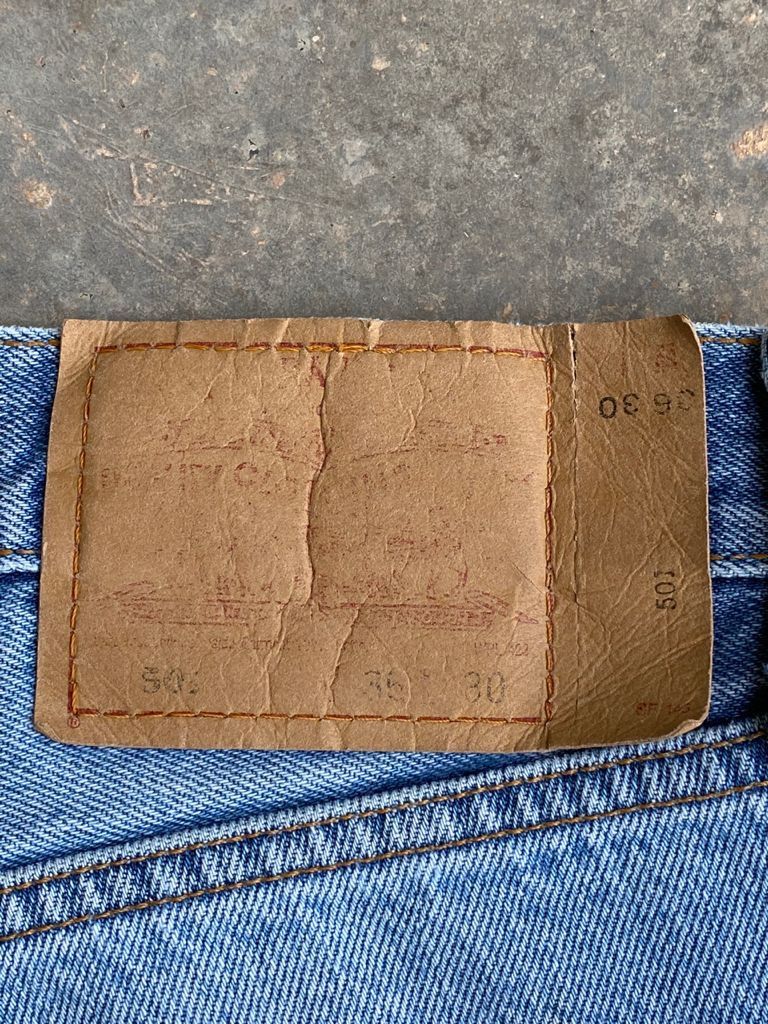 Levi's RARE🔥90's Light blue Wash Vintage Levi's 501 Jeans 35x30 Size US 35 - 14 Thumbnail