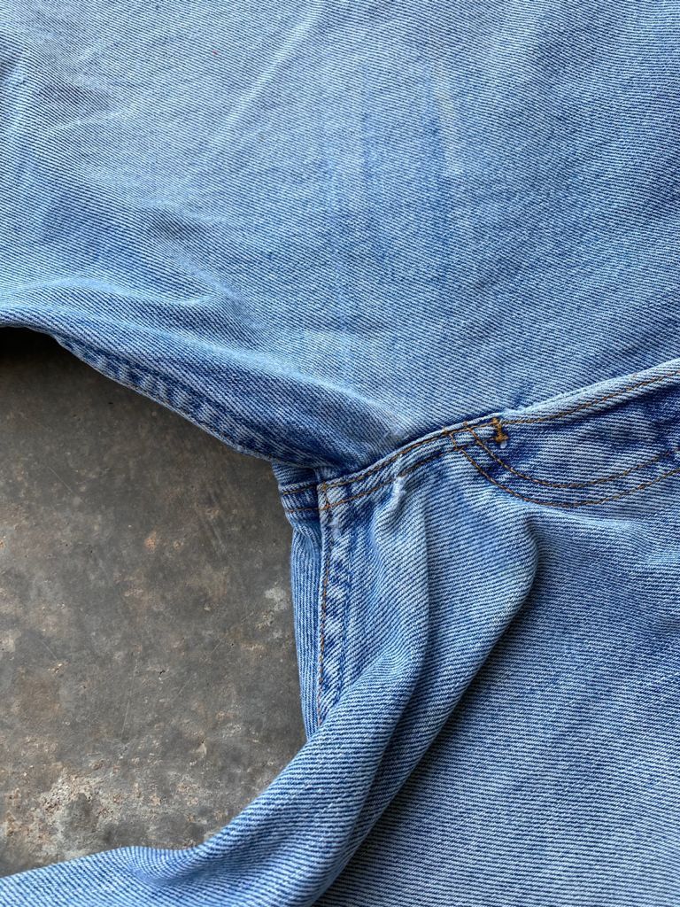 Levi's RARE🔥90's Light blue Wash Vintage Levi's 501 Jeans 35x30 Size US 35 - 10 Thumbnail