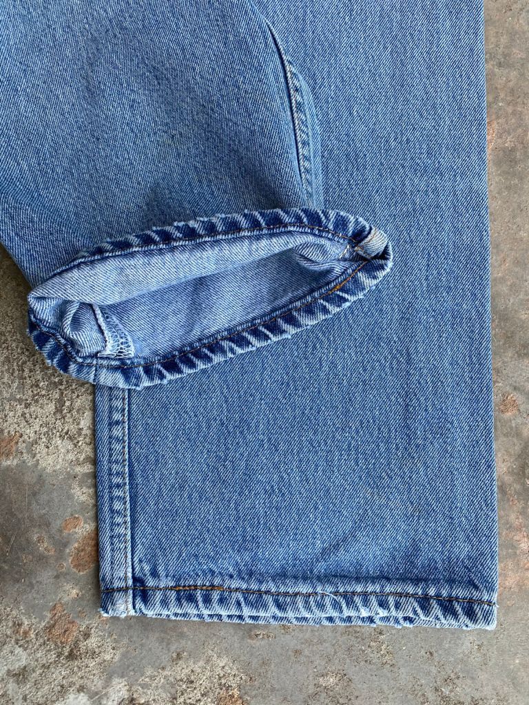 Levi's RARE🔥90's Light blue Wash Vintage Levi's 501 Jeans 35x30 Size US 35 - 12 Thumbnail