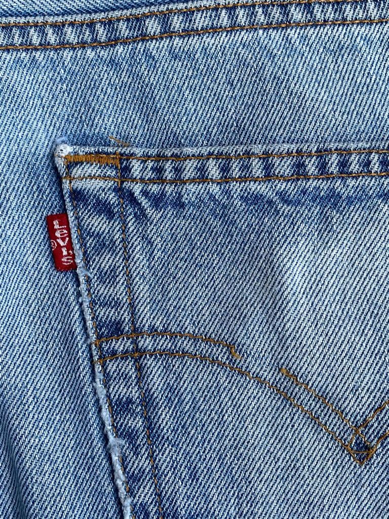 Levi's RARE🔥90's Light blue Wash Vintage Levi's 501 Jeans 35x30 Size US 35 - 15 Thumbnail