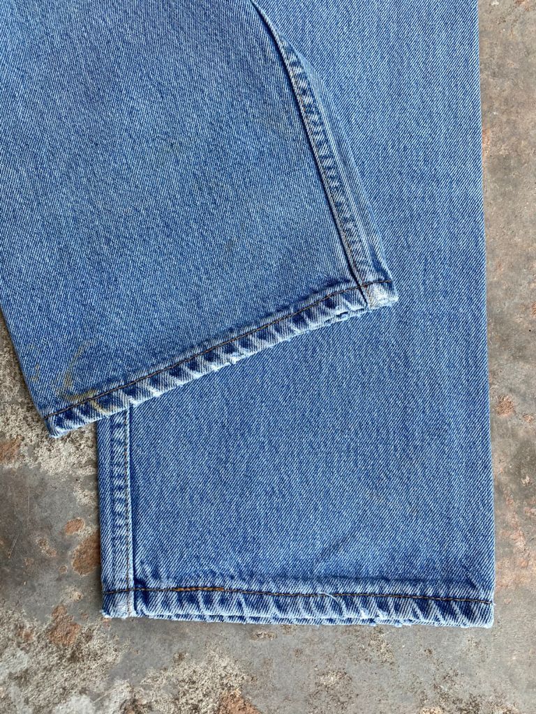 Levi's RARE🔥90's Light blue Wash Vintage Levi's 501 Jeans 35x30 Size US 35 - 11 Thumbnail