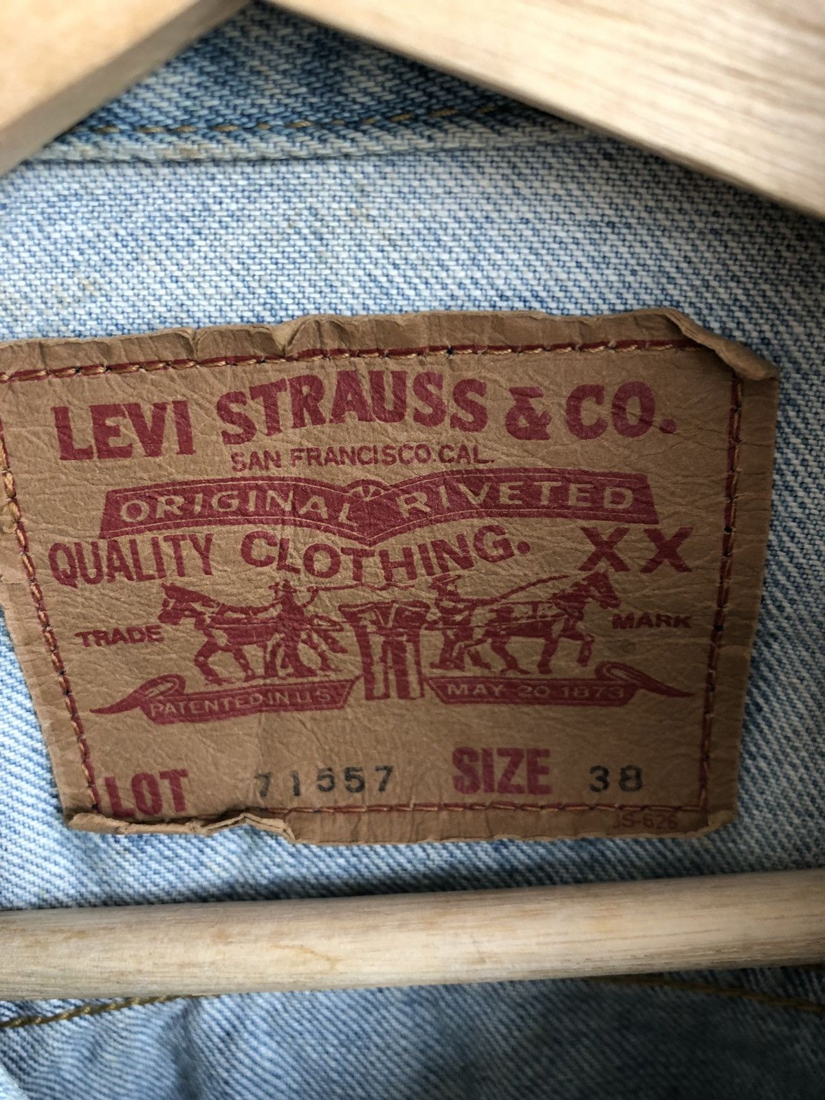 Levi's vintage 90’s Levi’s Denim Jacket Distressed Denim 71557 Size US M / EU 48-50 / 2 - 7 Thumbnail