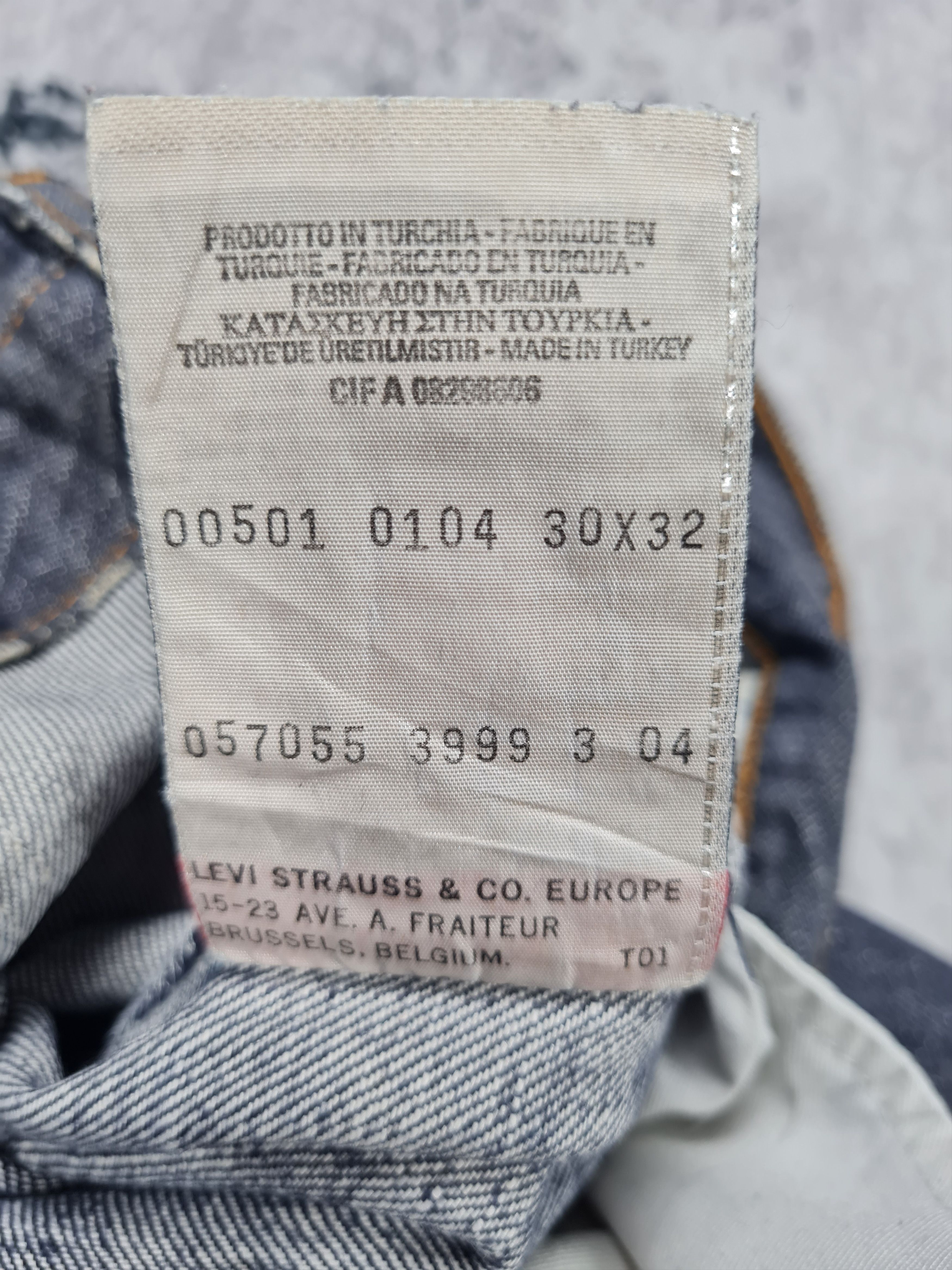 Levi's Vintage LEVIS 501 Distressed Ripped Dark Blue 30X32 L0192 Size US 30 / EU 46 - 11 Thumbnail