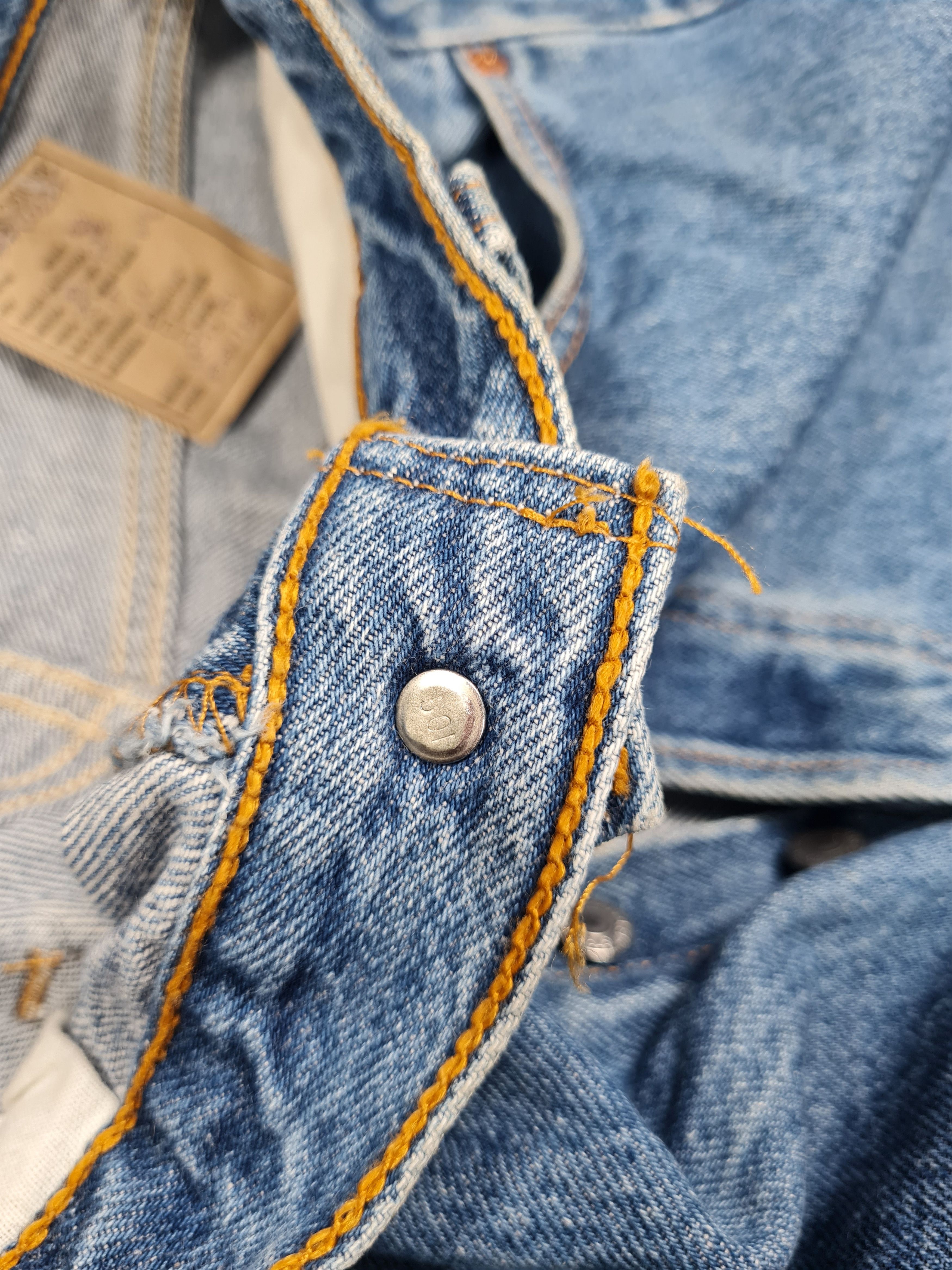 Levi's Vtg LEVIS 501 Medium Wash Blue Stain Size 33X33 Jeans L0237 Size US 33 - 10 Thumbnail