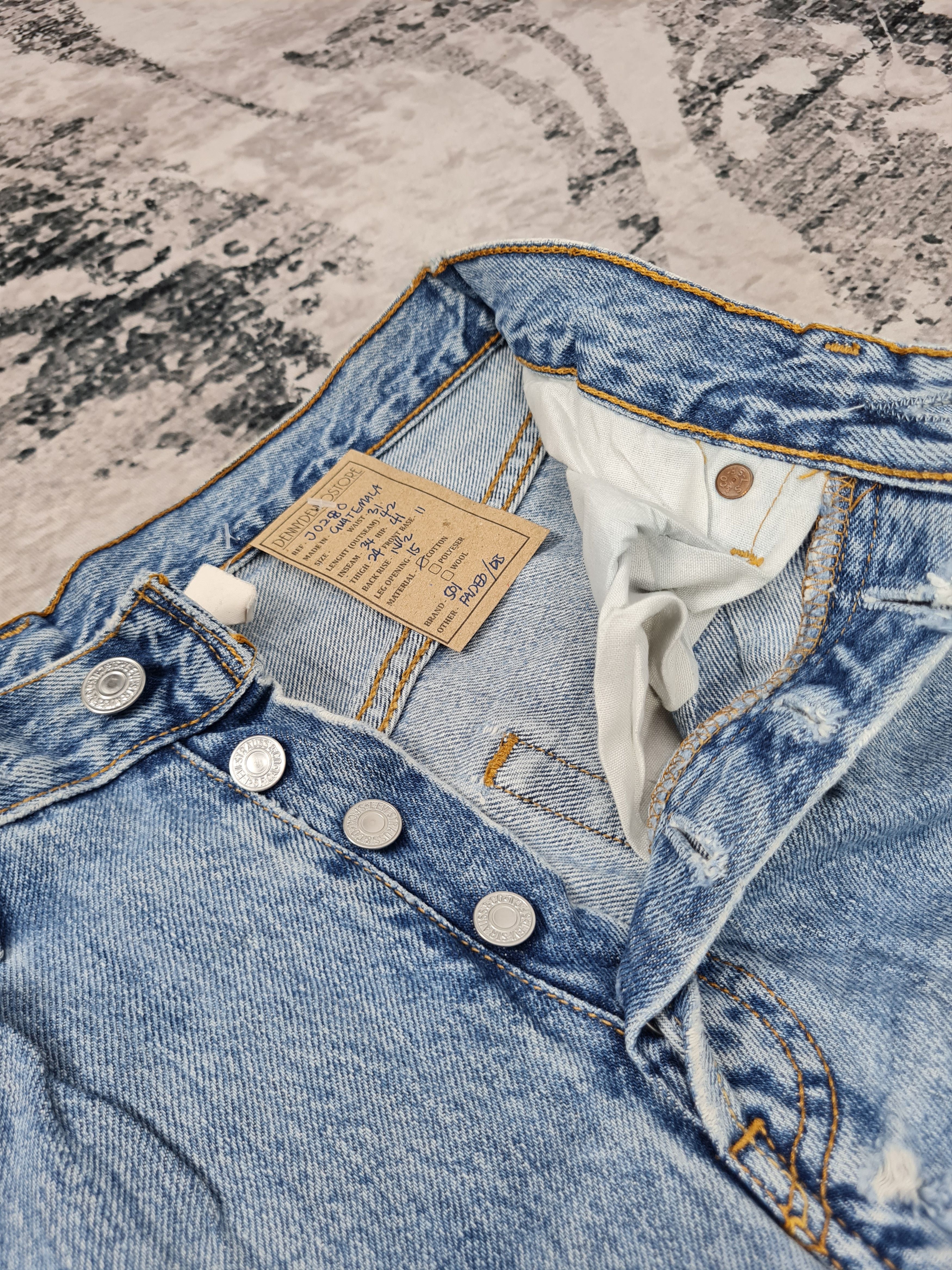 Levi's Vtg LEVIS 501 Distressed Faded Light Wash 31X34 Jeans L0280 Size US 31 - 11 Thumbnail