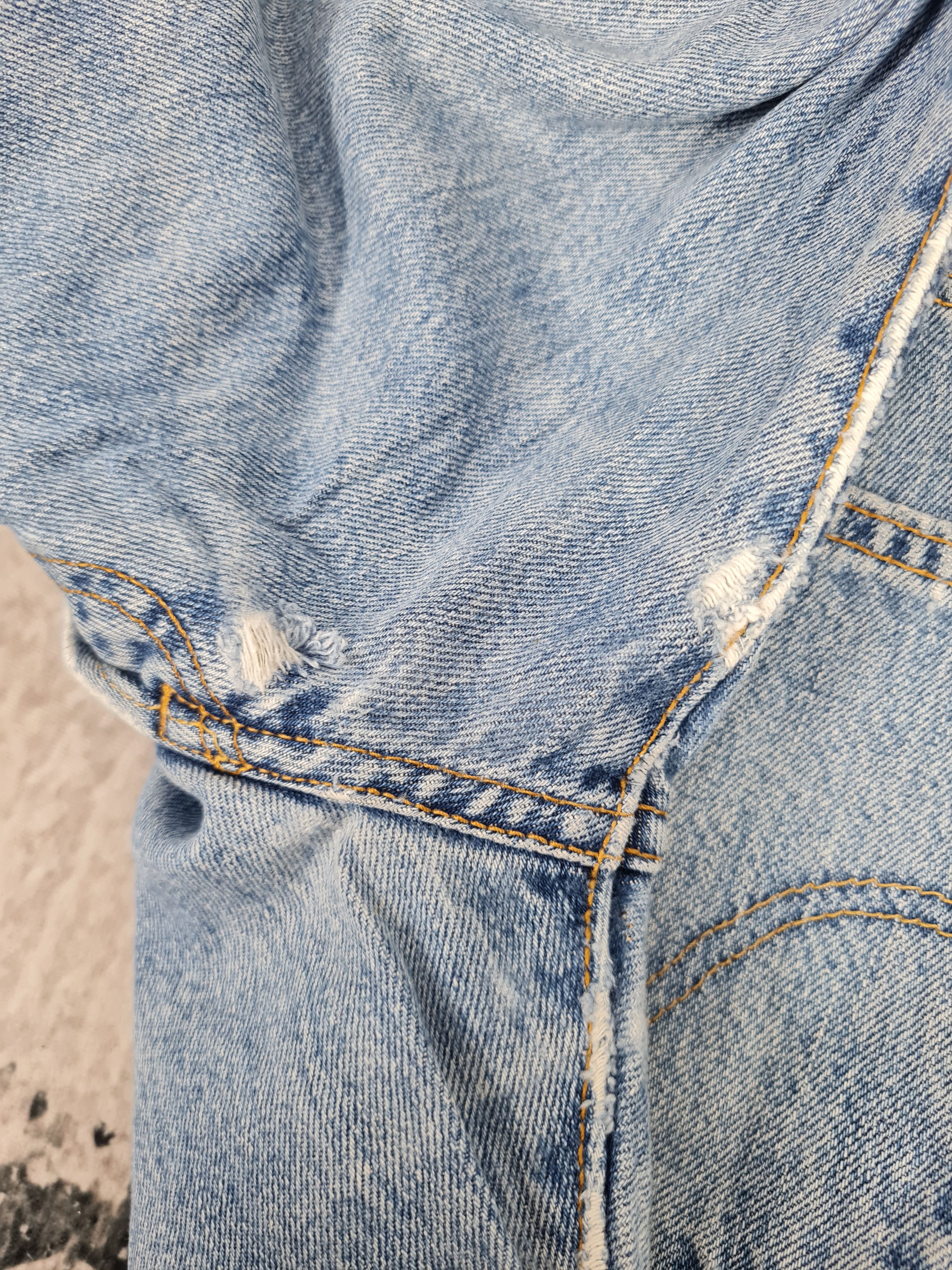 Levi's Vtg LEVIS 501 Distressed Faded Light Wash 31X34 Jeans L0280 Size US 31 - 12 Thumbnail