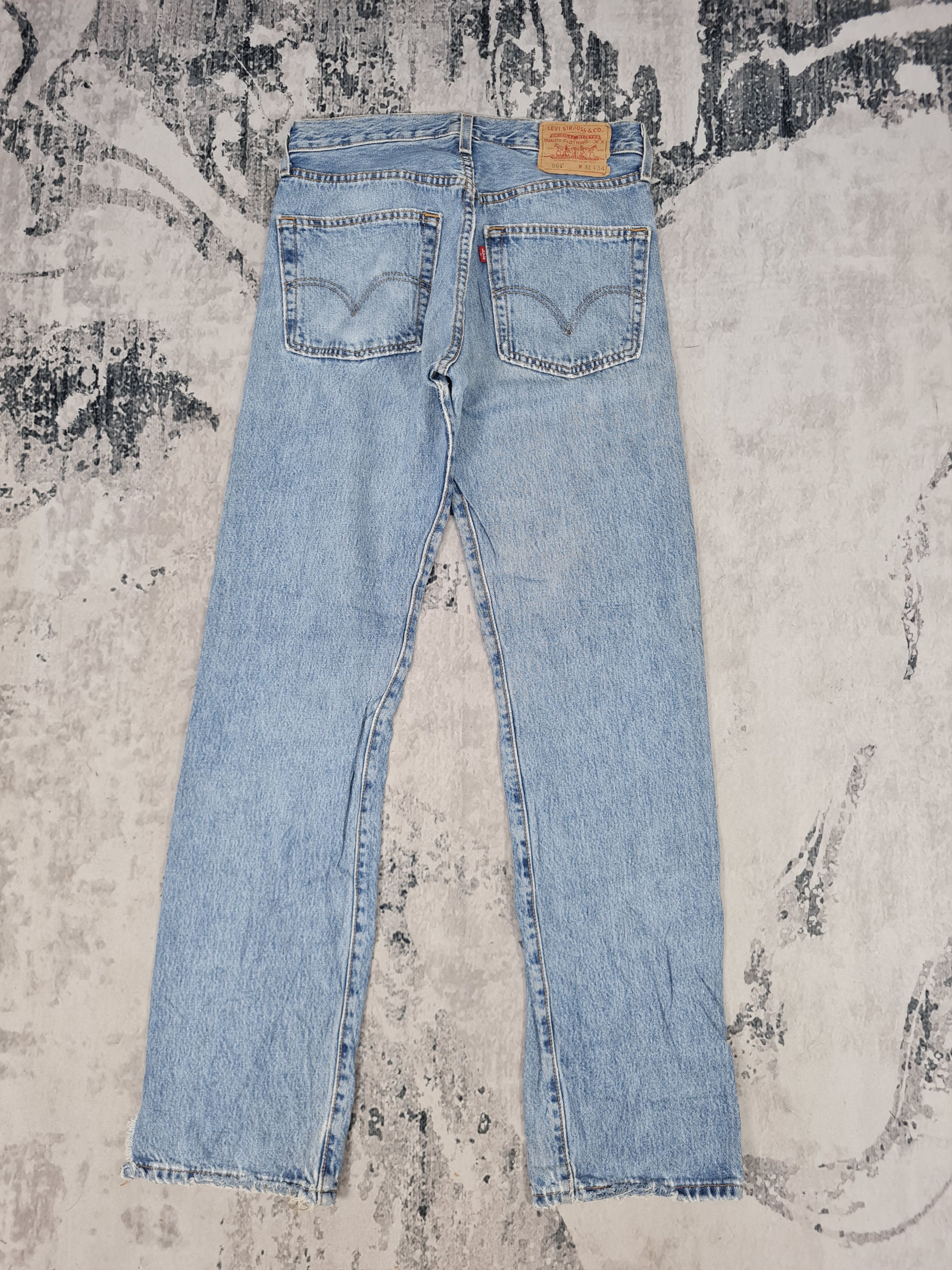 Levi's Vtg LEVIS 501 Distressed Faded Light Wash 31X34 Jeans L0280 Size US 31 - 2 Thumbnail