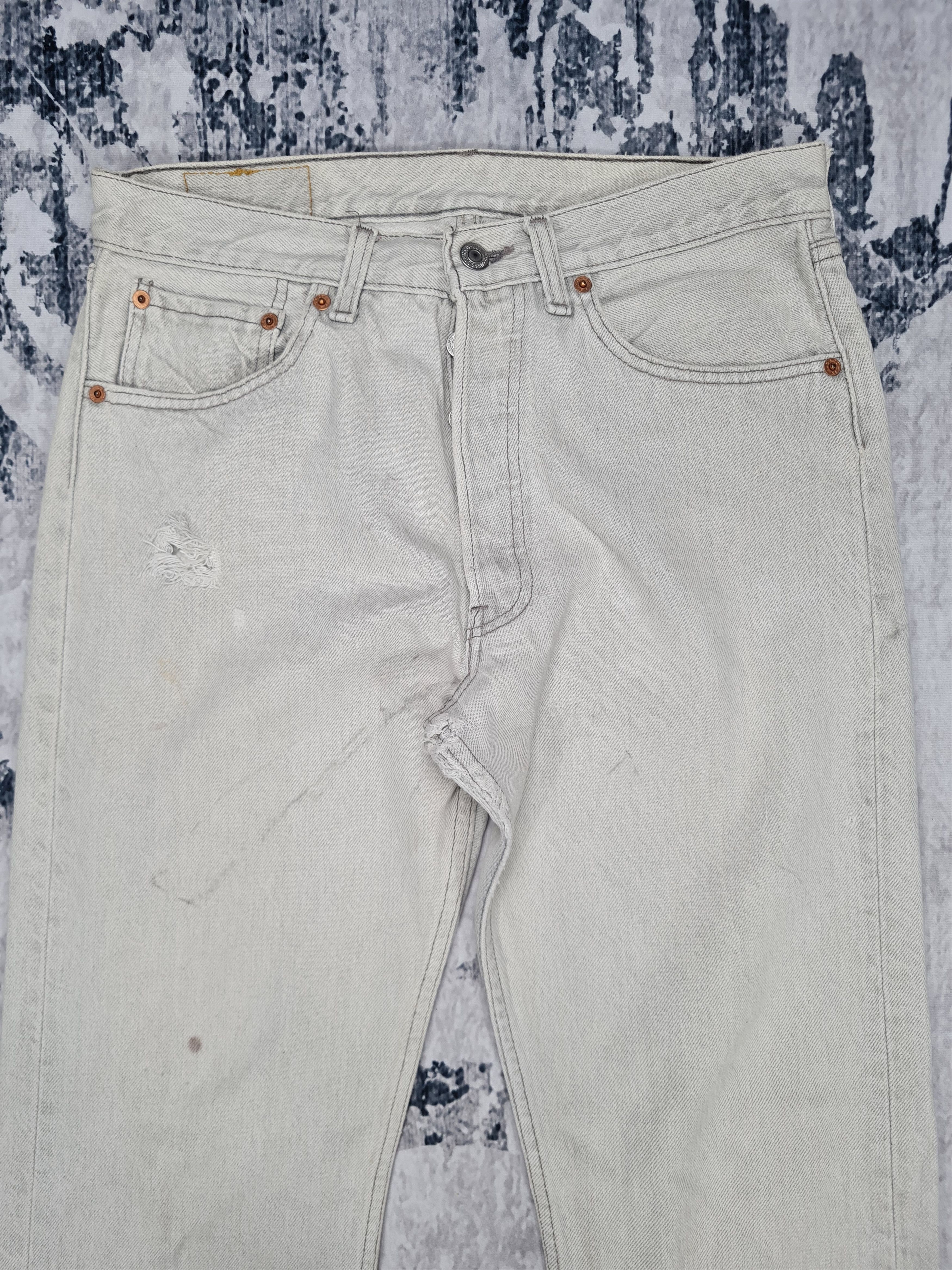 Levi's Vtg LEVIS 501 Light Wash Distressed 31X32.5 Jeans L0246 Size US 31 - 5 Thumbnail