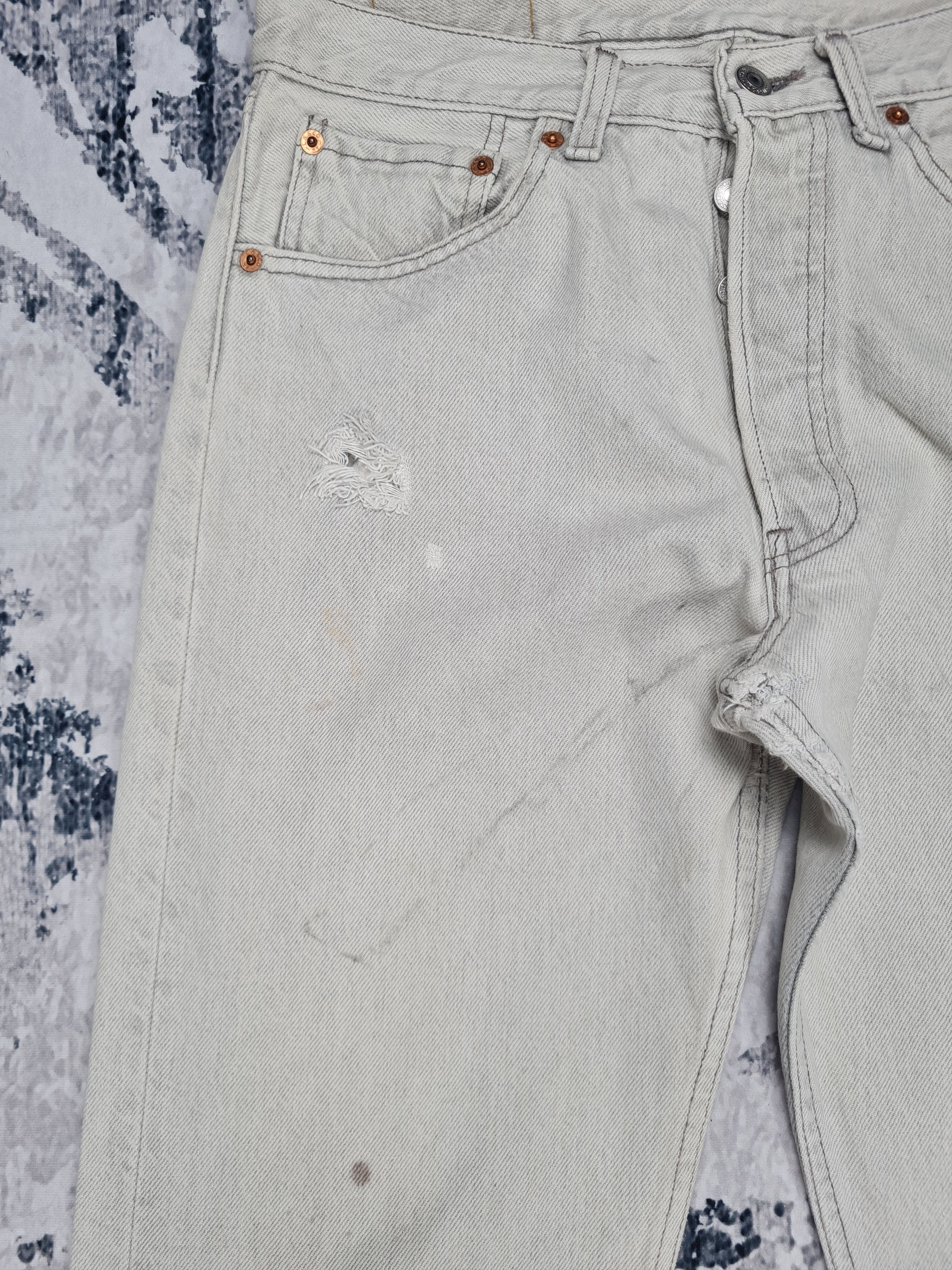 Levi's Vtg LEVIS 501 Light Wash Distressed 31X32.5 Jeans L0246 Size US 31 - 4 Thumbnail