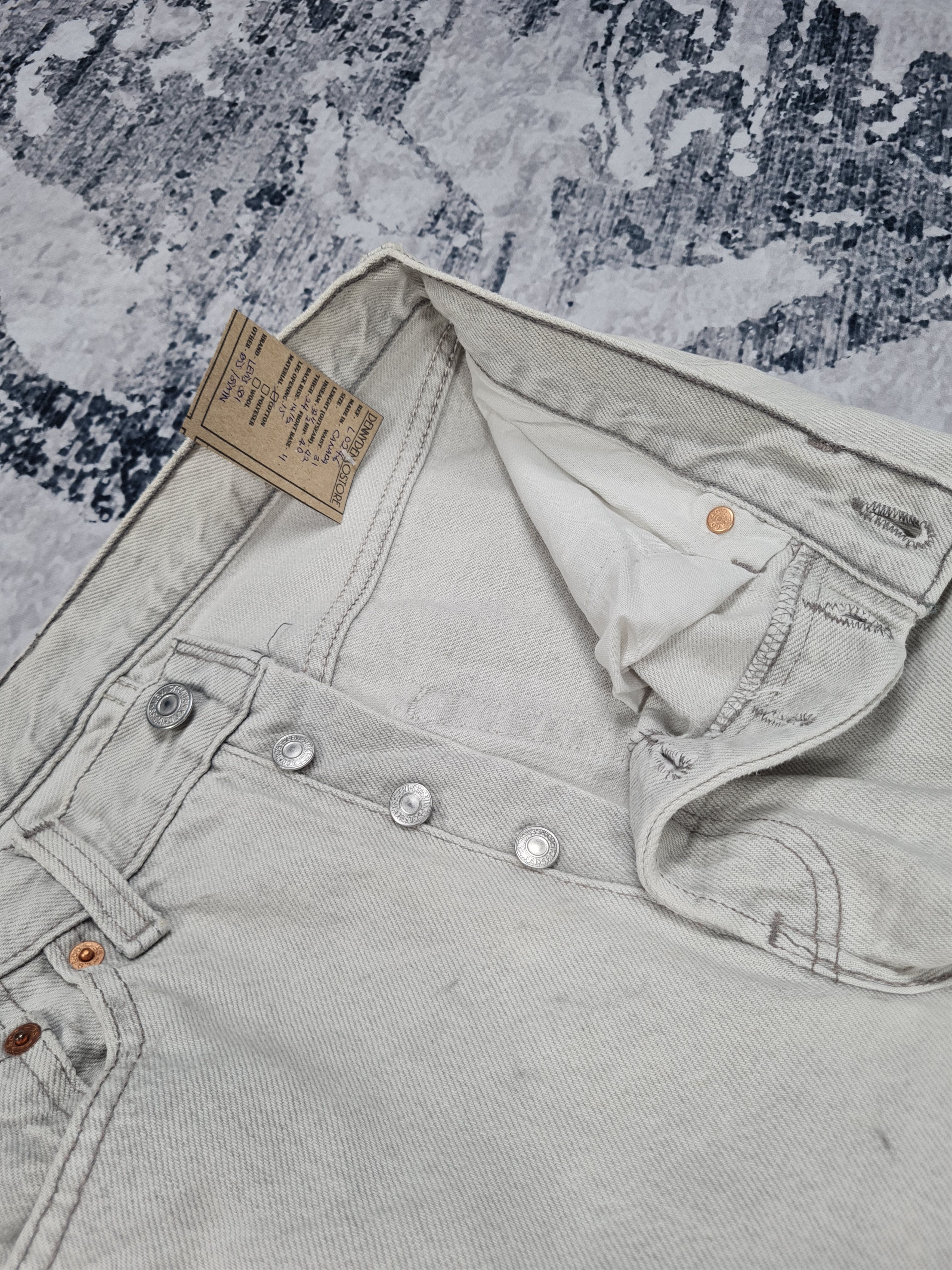 Levi's Vtg LEVIS 501 Light Wash Distressed 31X32.5 Jeans L0246 Size US 31 - 11 Thumbnail