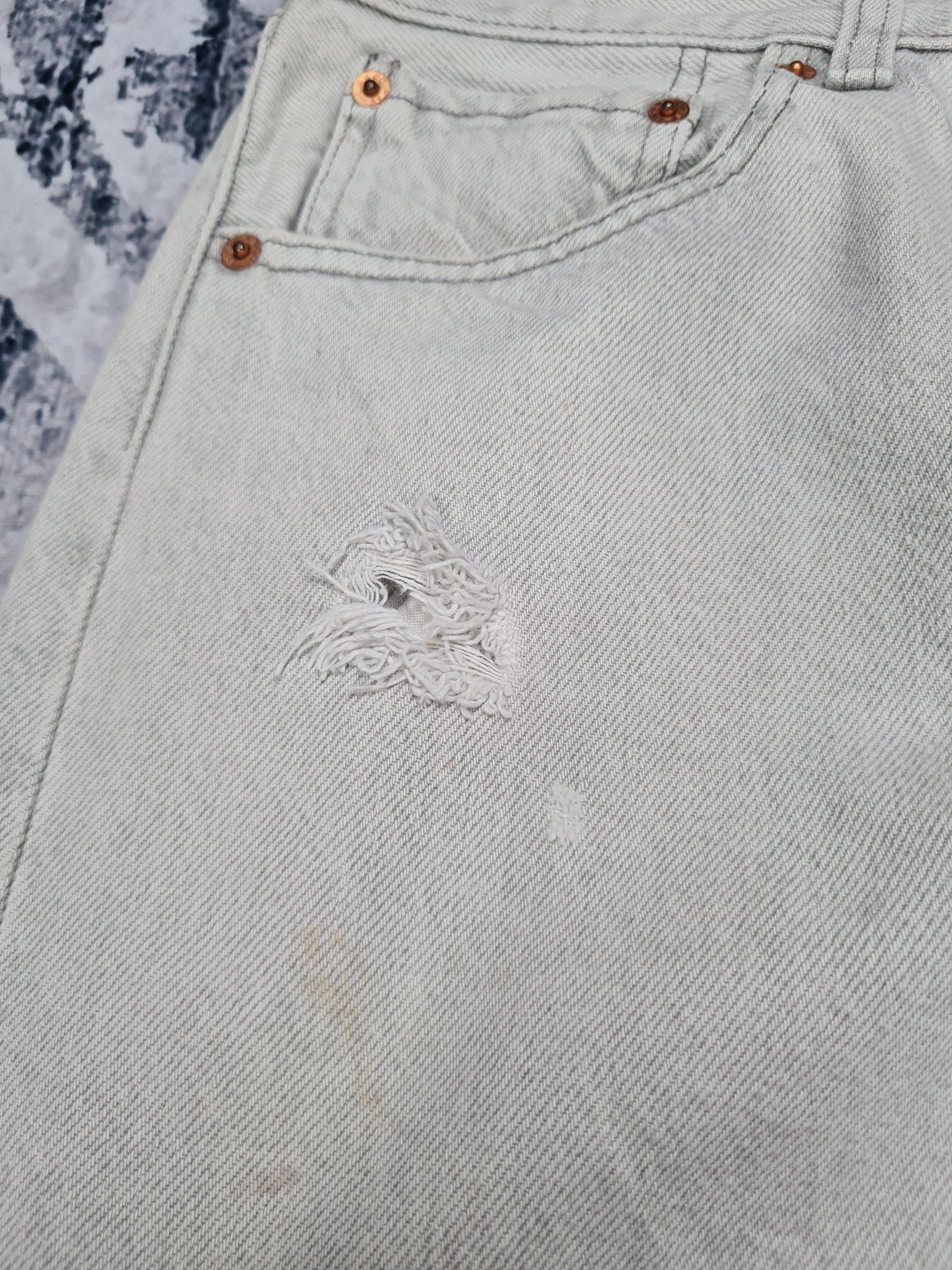 Levi's Vtg LEVIS 501 Light Wash Distressed 31X32.5 Jeans L0246 Size US 31 - 6 Thumbnail