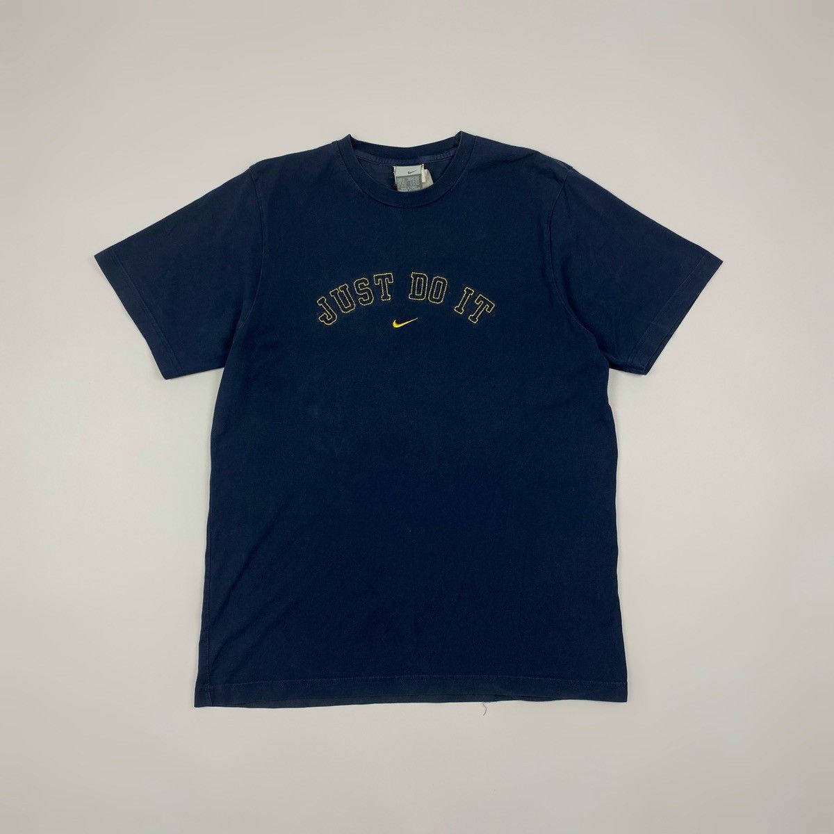 Nike × Vintage Vintage Faded Nike “Just Do It” Embroidered T-Shirt Size US M / EU 48-50 / 2 - 1 Thumbnail