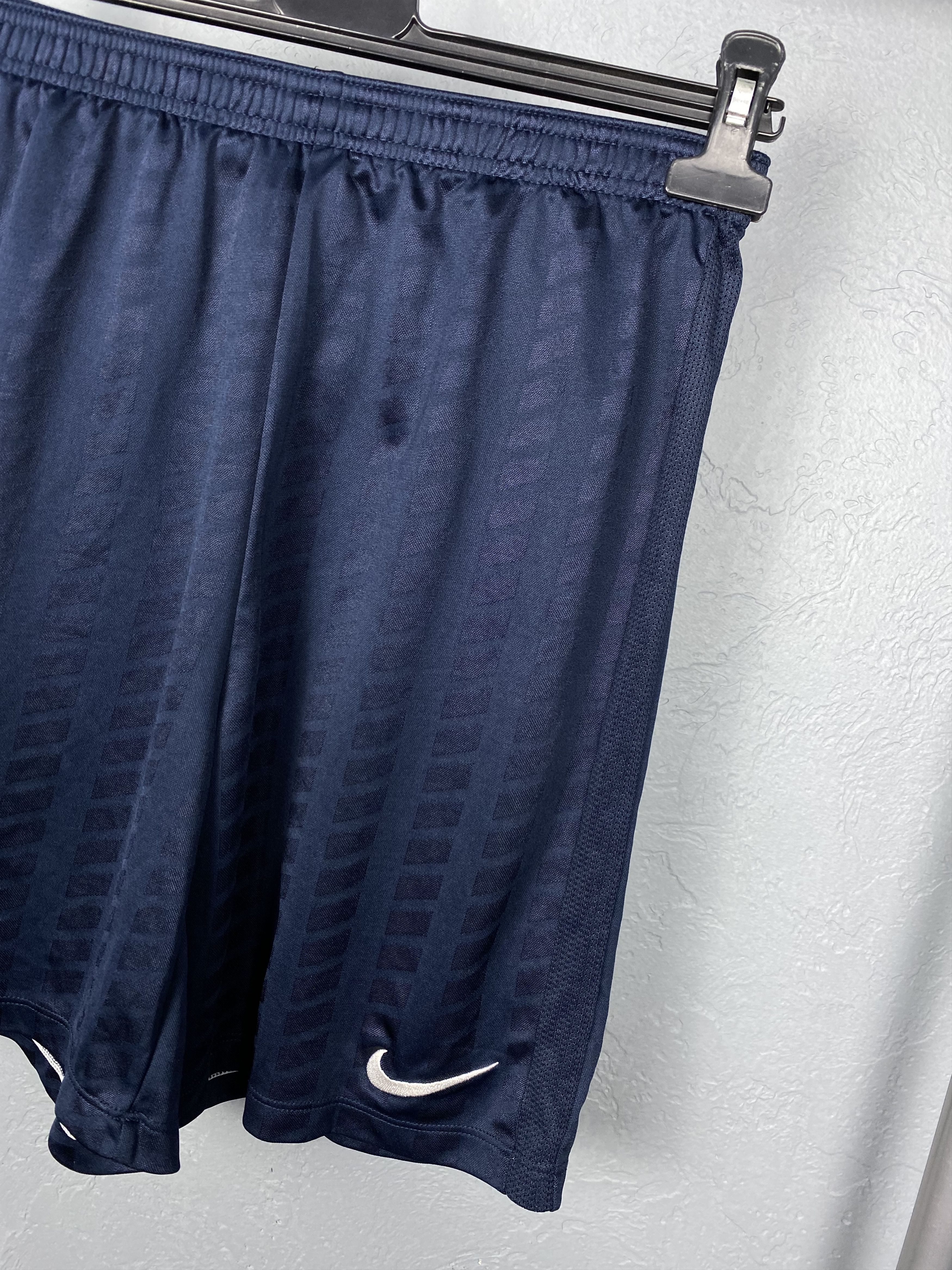 Nike × Vintage Vintage Nike Mens Shorts Dri Fit Y2K Size US 30 / EU 46 - 2 Thumbnail