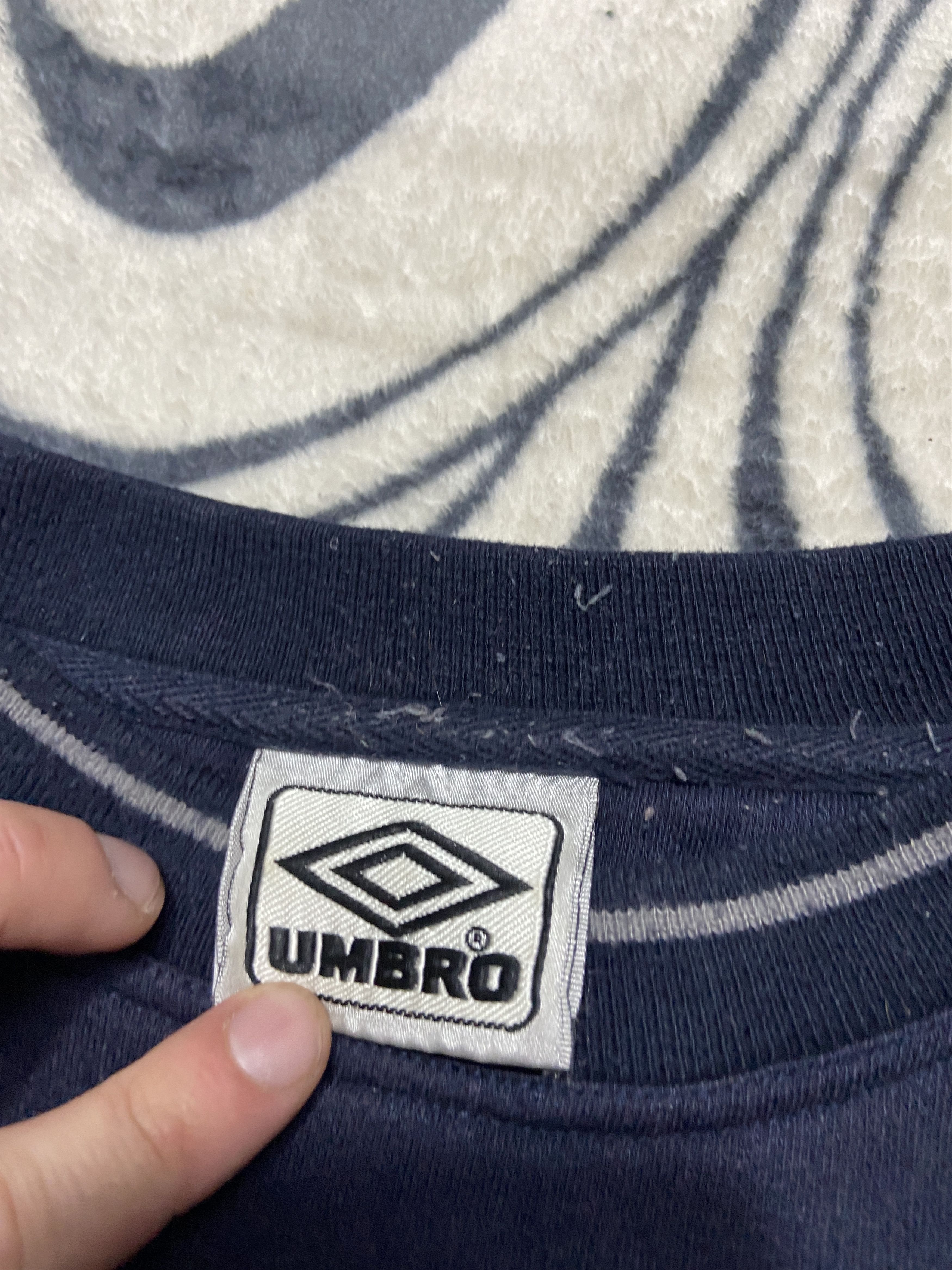 Umbro × Vintage Umbro Vintage Mens Sweatshirt Size US XL / EU 56 / 4 - 4 Thumbnail
