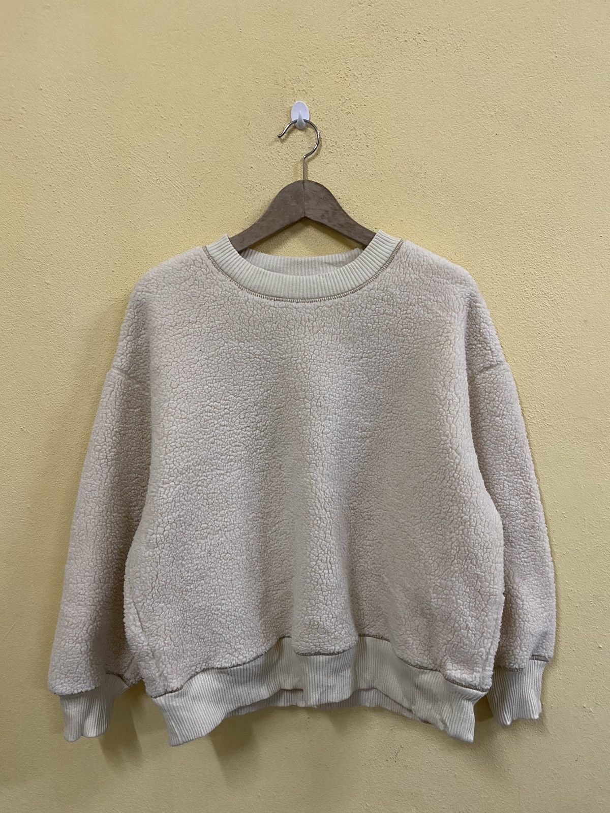 Uniqlo Jw Anderson Crewneck sherpa Sweatshirt