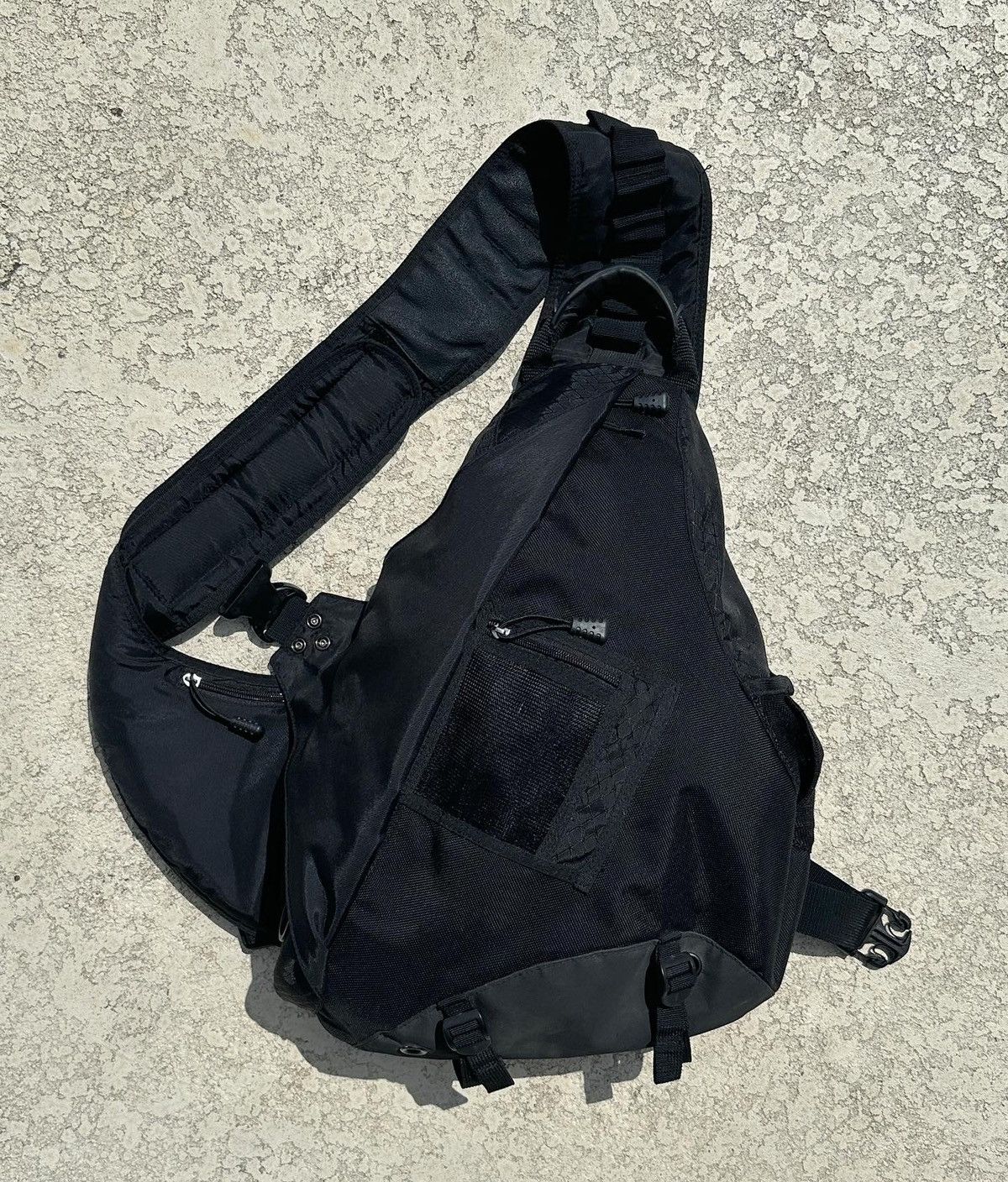 Oakley sling bag price hotsell