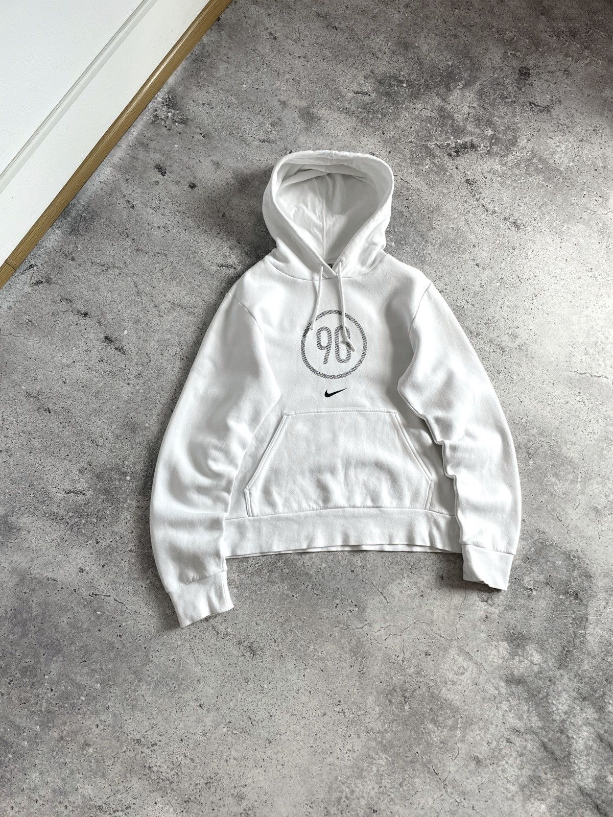 Nike Vintage Nike Center Logo Hoodie Size US M / EU 48-50 / 2 - 1 Thumbnail