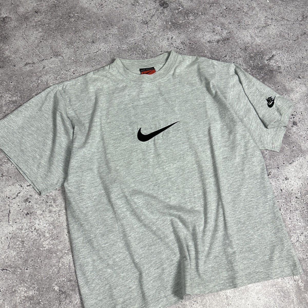 Vintage Vintage 00s Nike Premier Big Swoosh embroidered tee y2k hype Size US L / EU 52-54 / 3 - 3 Thumbnail