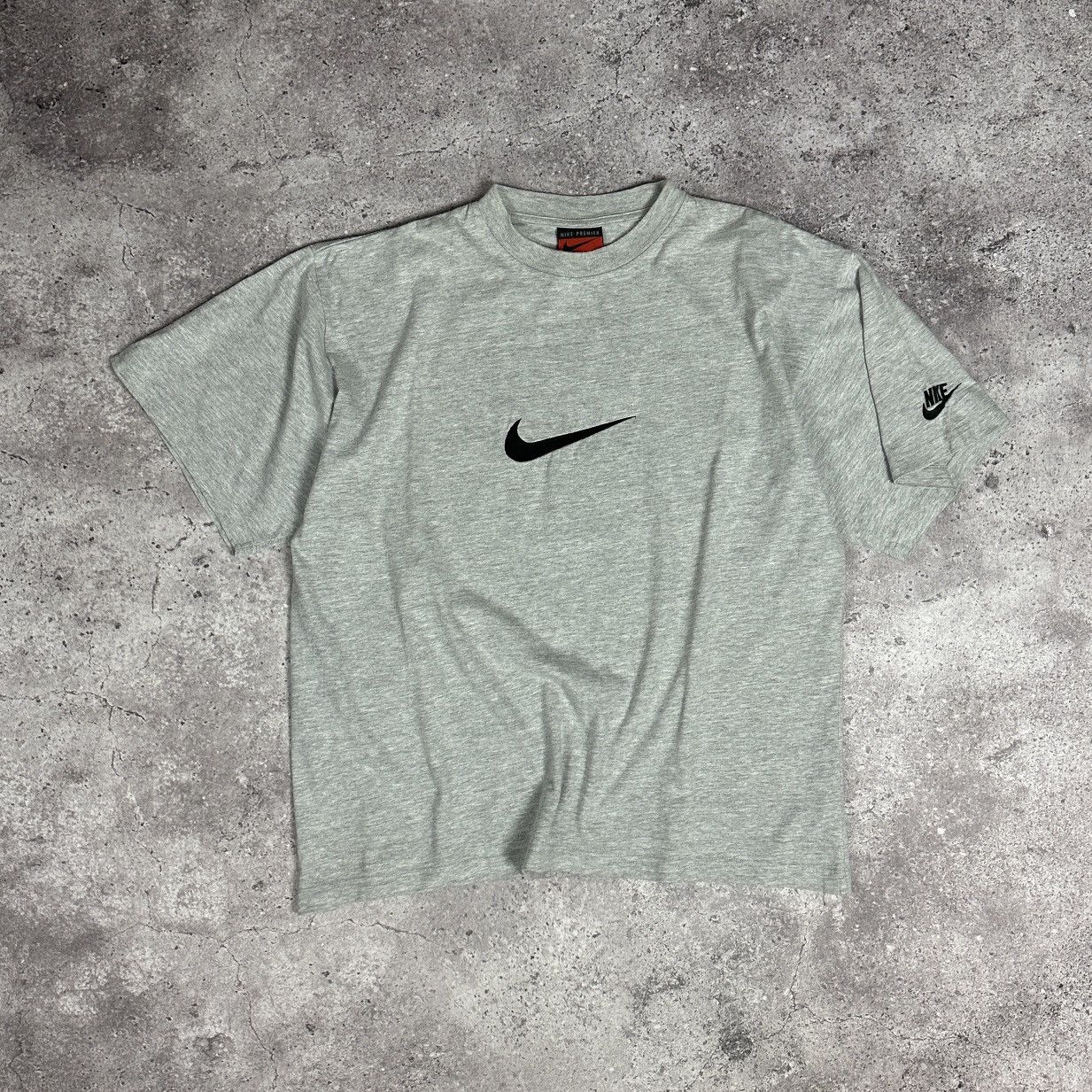 Vintage Vintage 00s Nike Premier Big Swoosh embroidered tee y2k hype Size US L / EU 52-54 / 3 - 1 Thumbnail