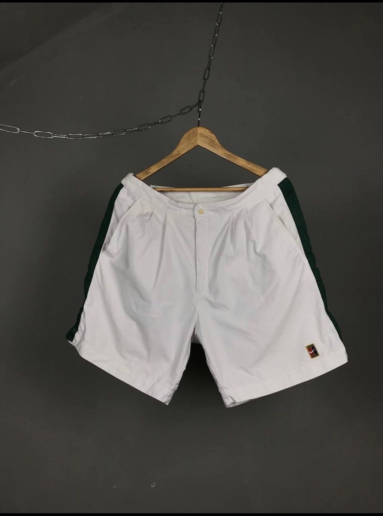 Nike Nike Court swoosh streetwear vintage shorts Size US 36 / EU 52 - 1 Thumbnail