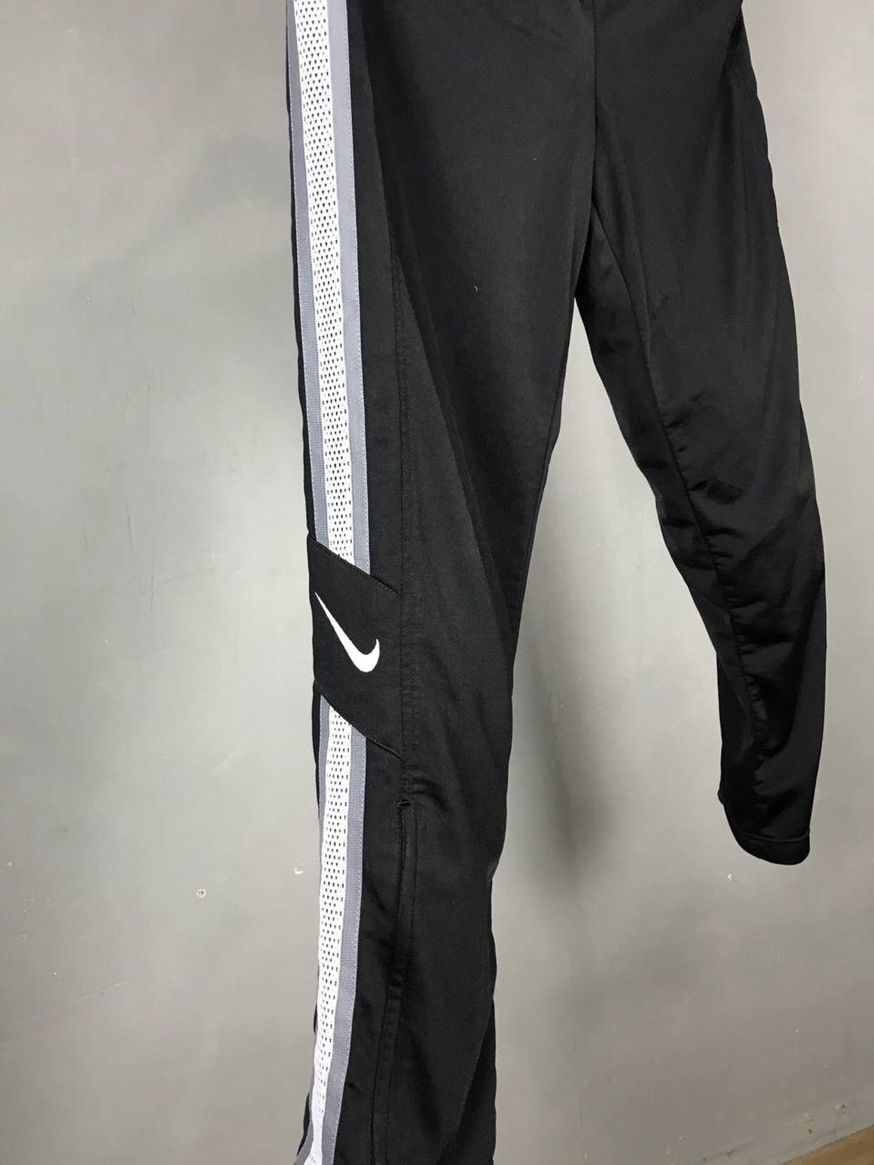 Nike Nike swoosh streetwear vintage sweatpants Size US 32 / EU 48 - 4 Thumbnail