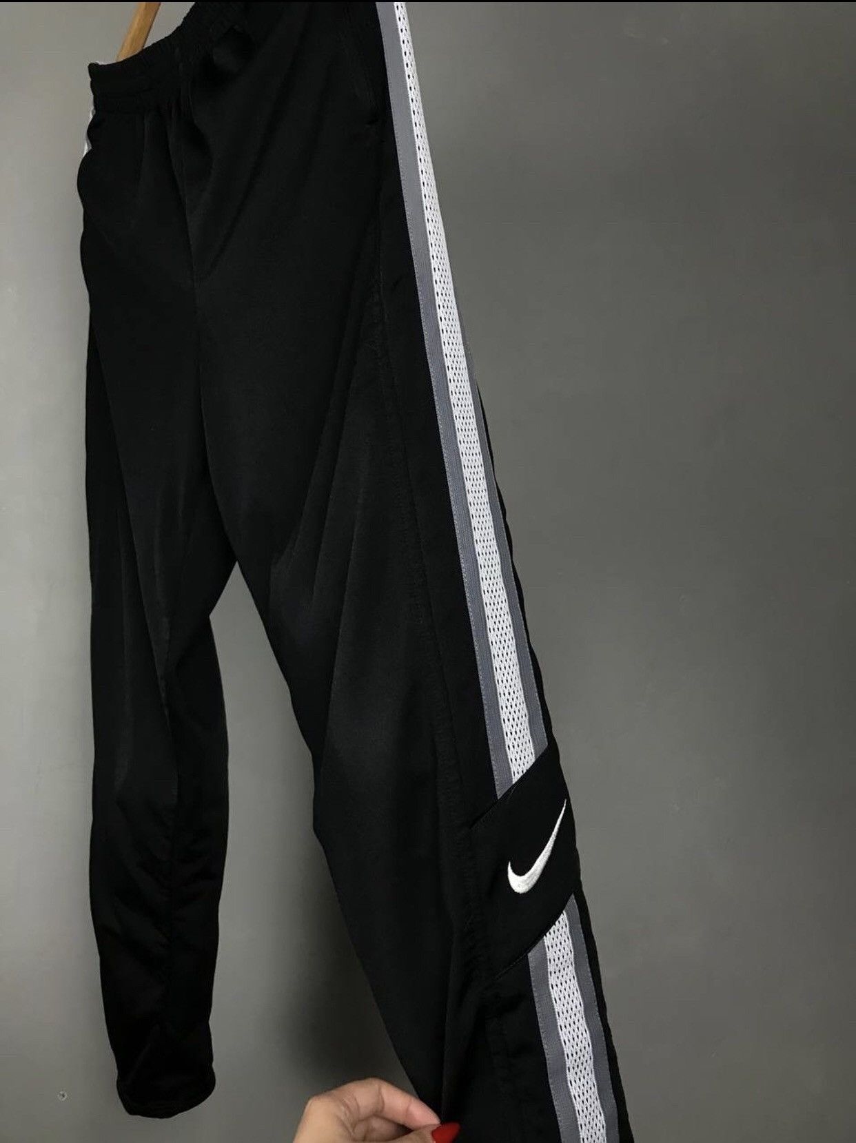 Nike Nike swoosh streetwear vintage sweatpants Size US 32 / EU 48 - 3 Thumbnail