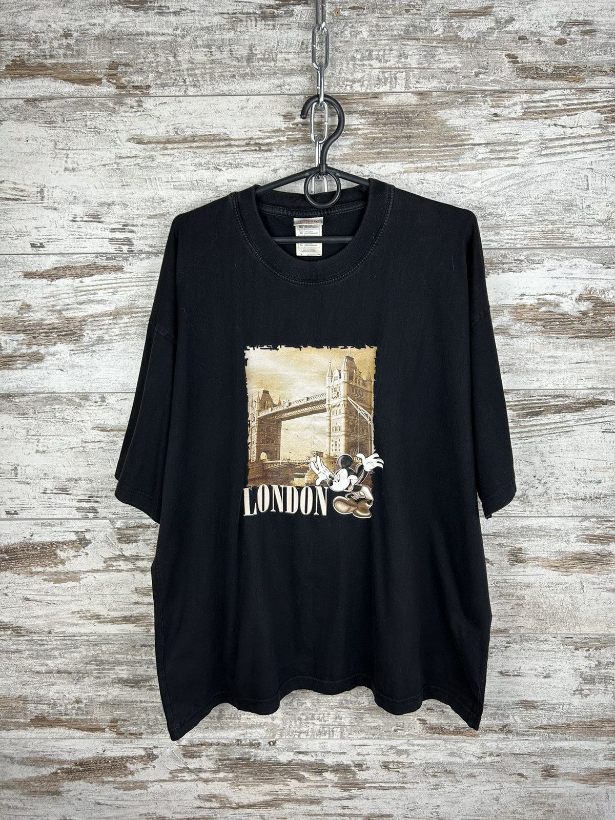 Disney × Vintage Mens Vintage Disney London City T Shirt oversized tee Size US XL / EU 56 / 4 - 1 Thumbnail