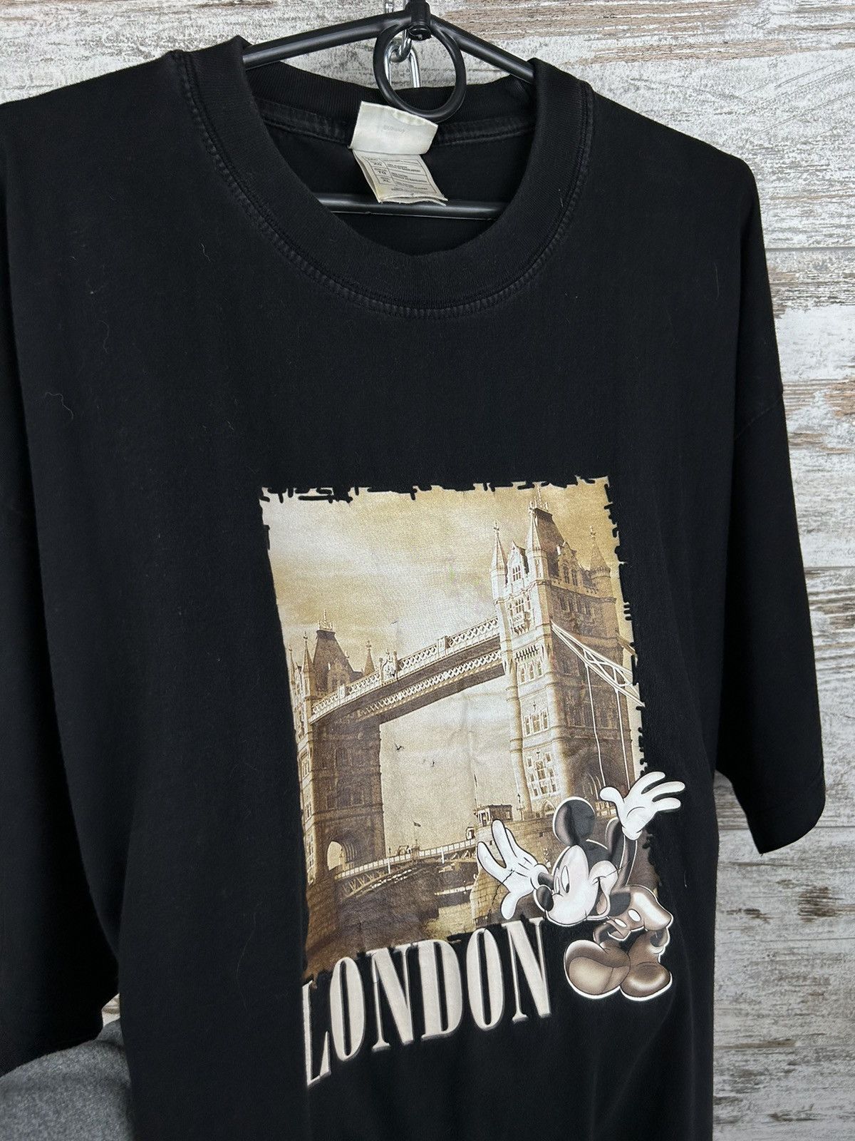 Disney × Vintage Mens Vintage Disney London City T Shirt oversized tee Size US XL / EU 56 / 4 - 7 Thumbnail