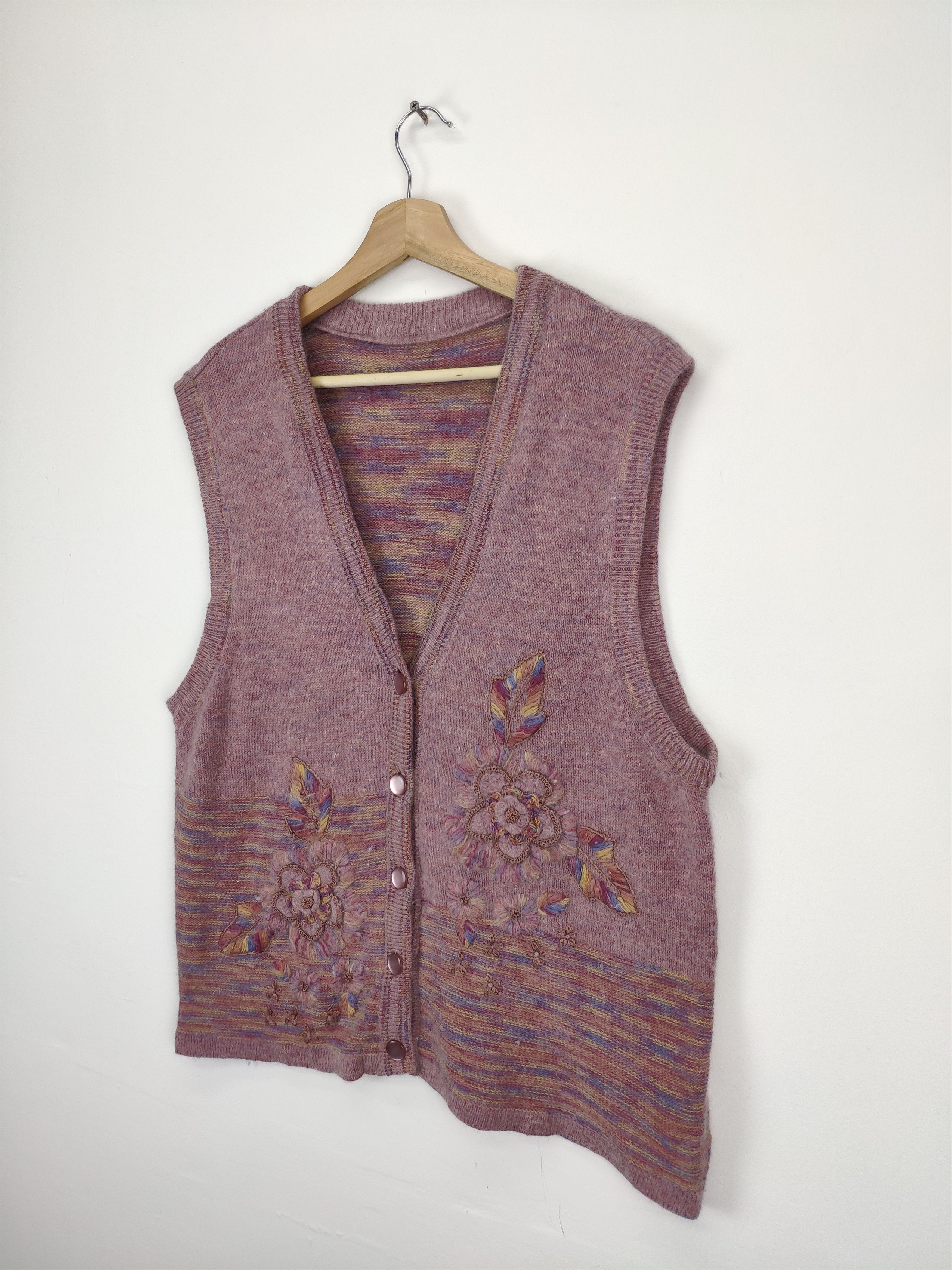 Aran Isles Knitwear × Japanese Brand Vintage Wool Knit Vest Cardigan Floral Motif Size M / US 6-8 / IT 42-44 - 2 Thumbnail