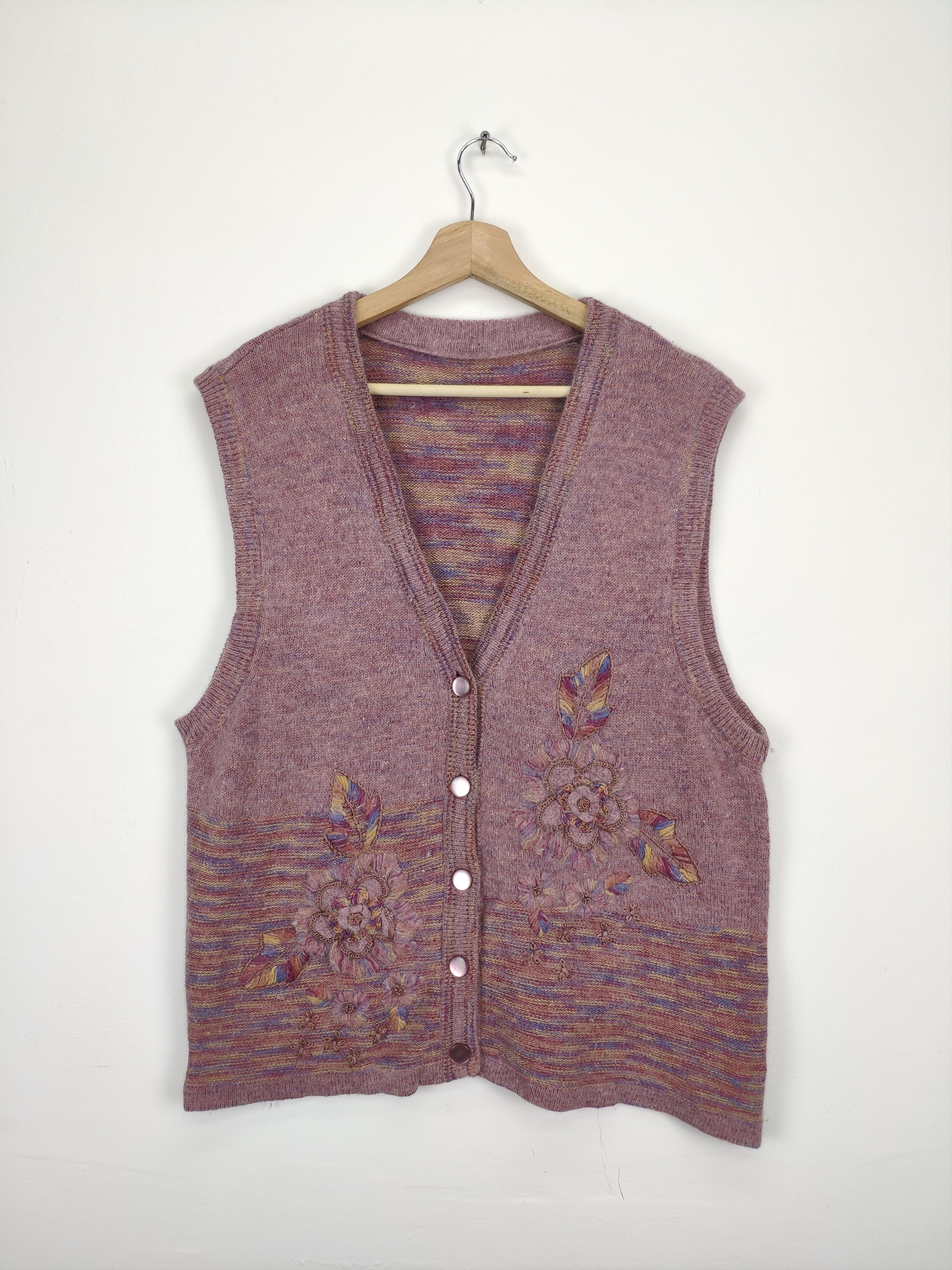 Aran Isles Knitwear × Japanese Brand Vintage Wool Knit Vest Cardigan Floral Motif Size M / US 6-8 / IT 42-44 - 1 Thumbnail