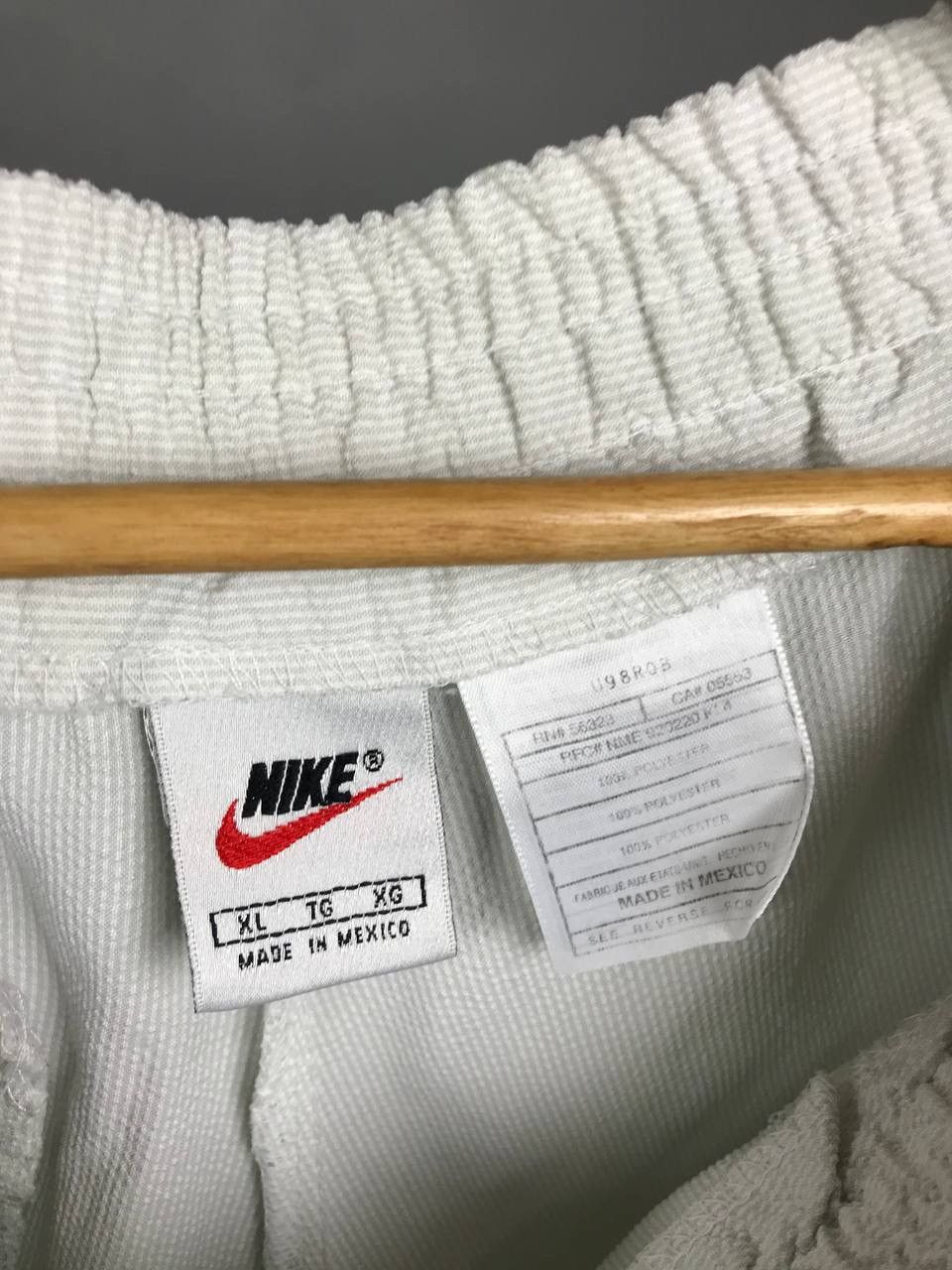 Vintage Nike Court swoosh streetwear shorts Size US 36 / EU 52 - 4 Thumbnail