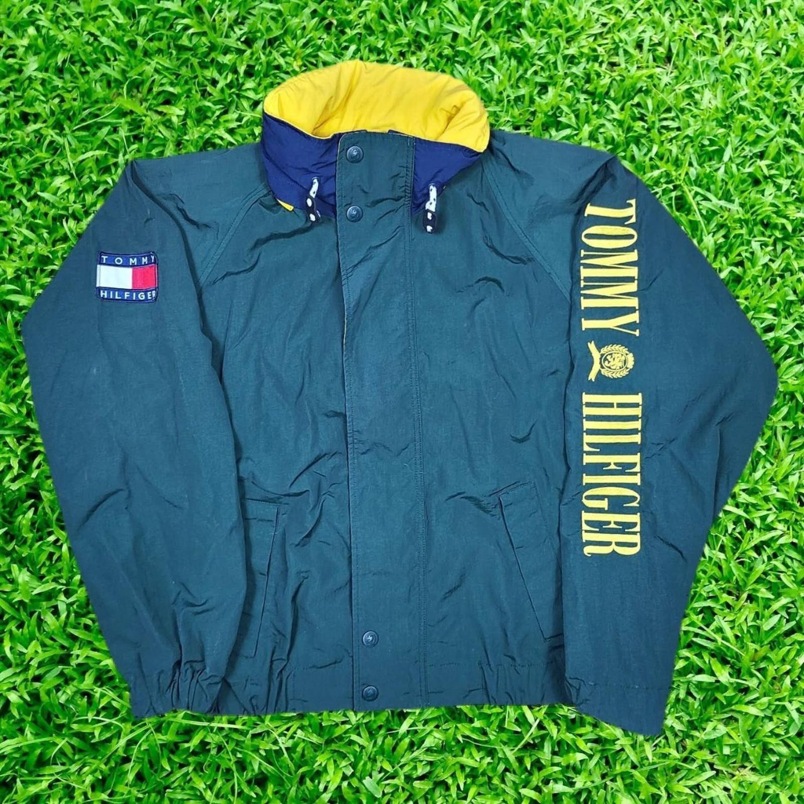 Tommy Hilfiger 90s Green Tommy Hilfiger logo embroidered windbreaker jacket Size US L / EU 52-54 / 3 - 1 Preview