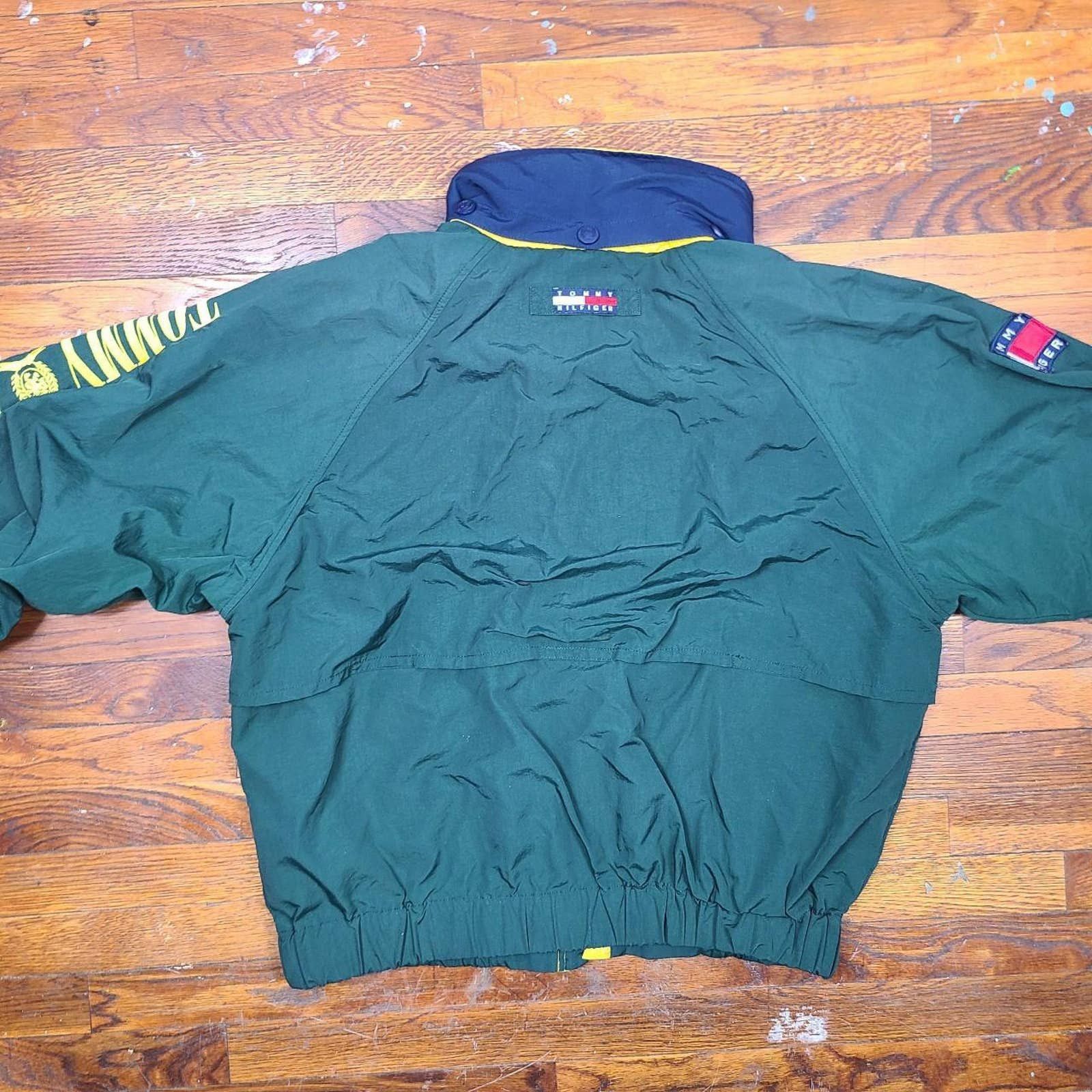 Tommy Hilfiger 90s Green Tommy Hilfiger logo embroidered windbreaker jacket Size US L / EU 52-54 / 3 - 4 Preview