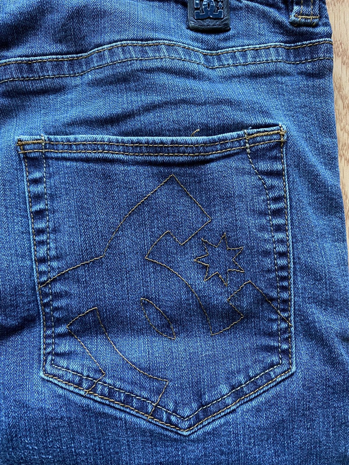 DC Vintage DC Embroidered Back Pocket Denim Jeans Blue Pants Size US 34 / EU 50 - 5 Thumbnail