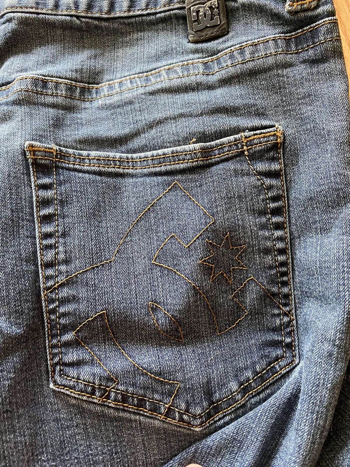 DC Vintage DC Embroidered Back Pocket Denim Jeans Blue Pants Size US 34 / EU 50 - 2 Thumbnail