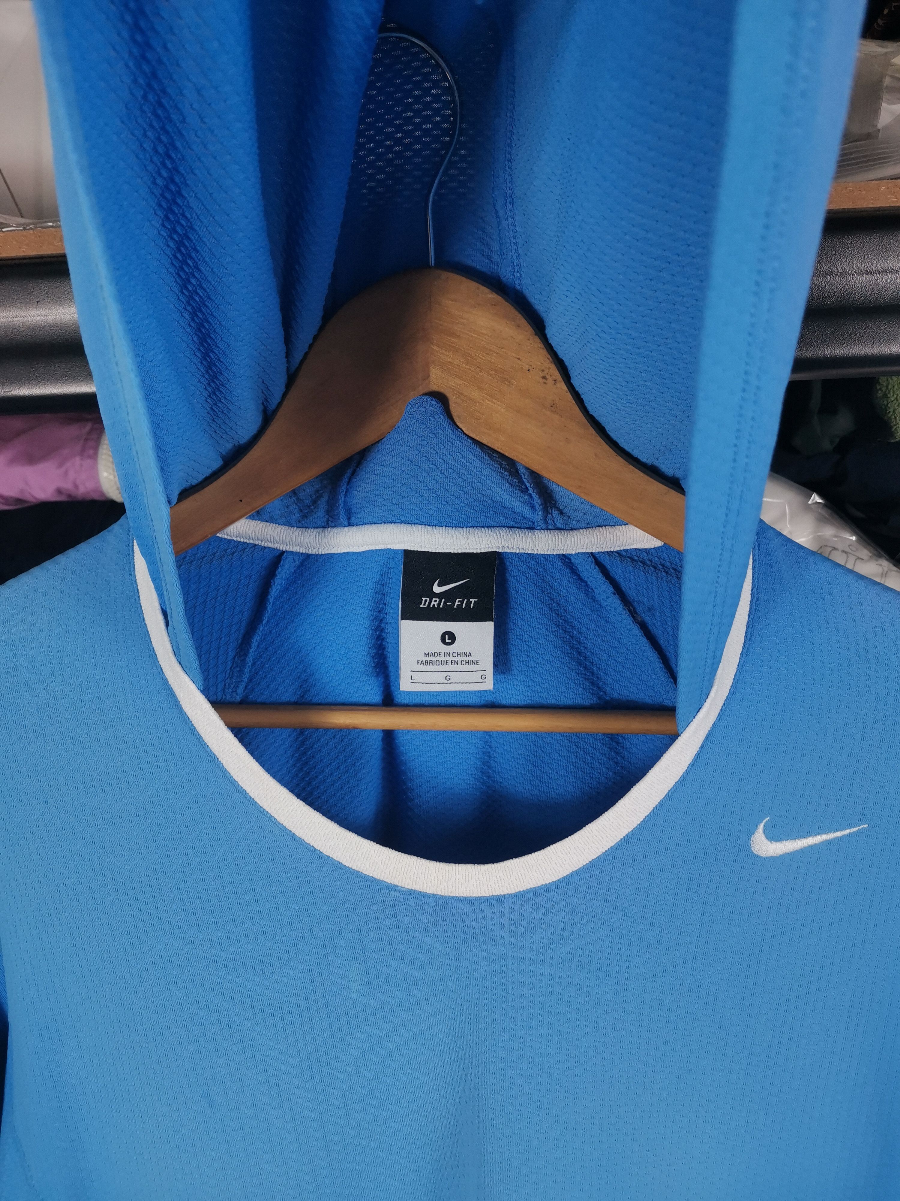 Nike Vintage Nike Small Embroidered Logo Hoodie Size US L / EU 52-54 / 3 - 3 Thumbnail