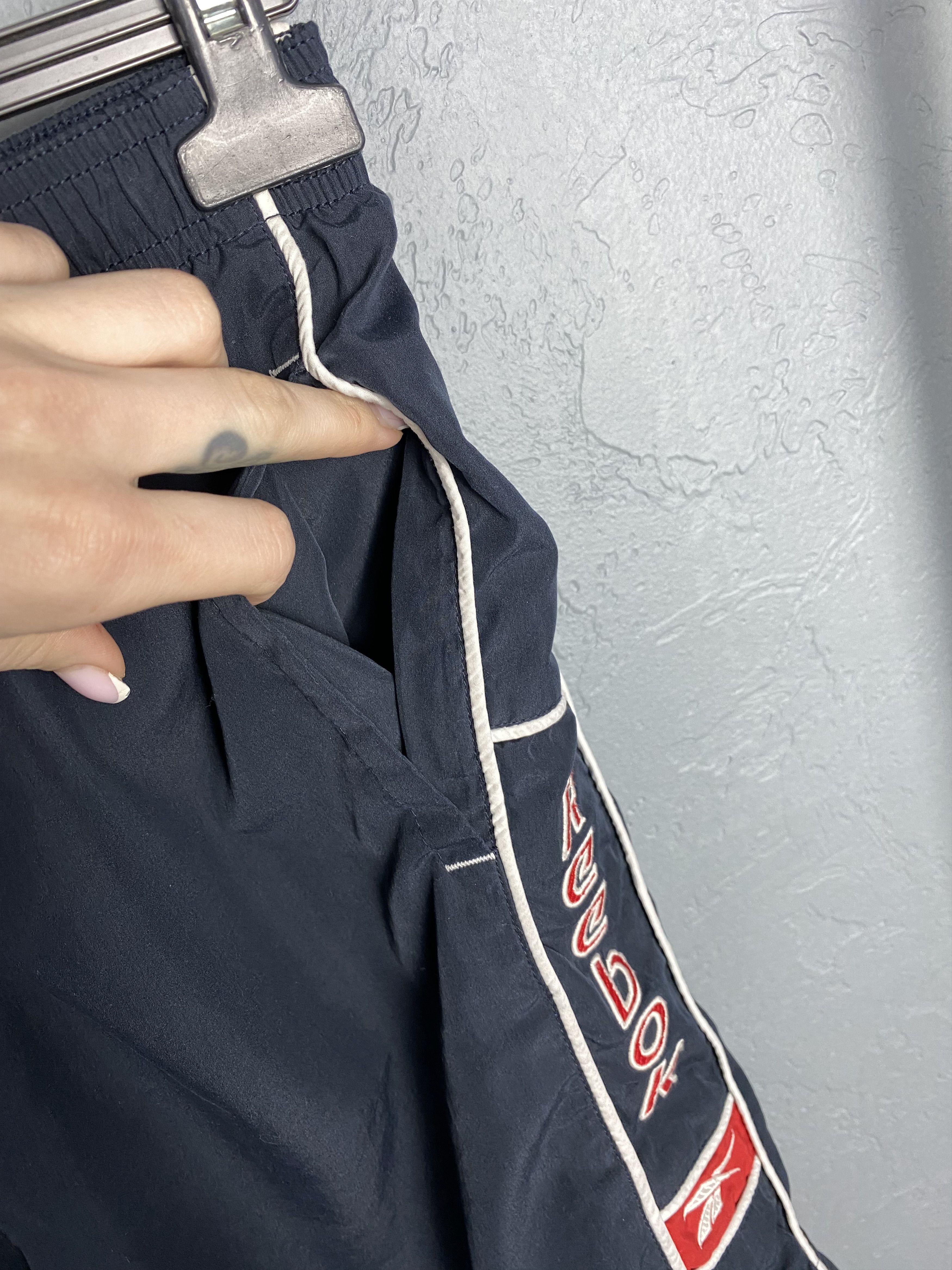 Reebok × Vintage Vintage Reebok Mens Nylon Shorts Y2K Size US 30 / EU 46 - 4 Thumbnail