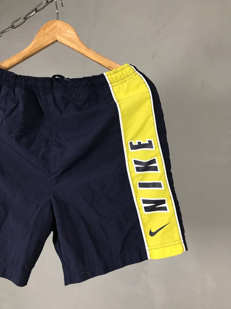 Nike Nike swoosh streetwear vintage shorts Size US 32 / EU 48 - 2 Thumbnail