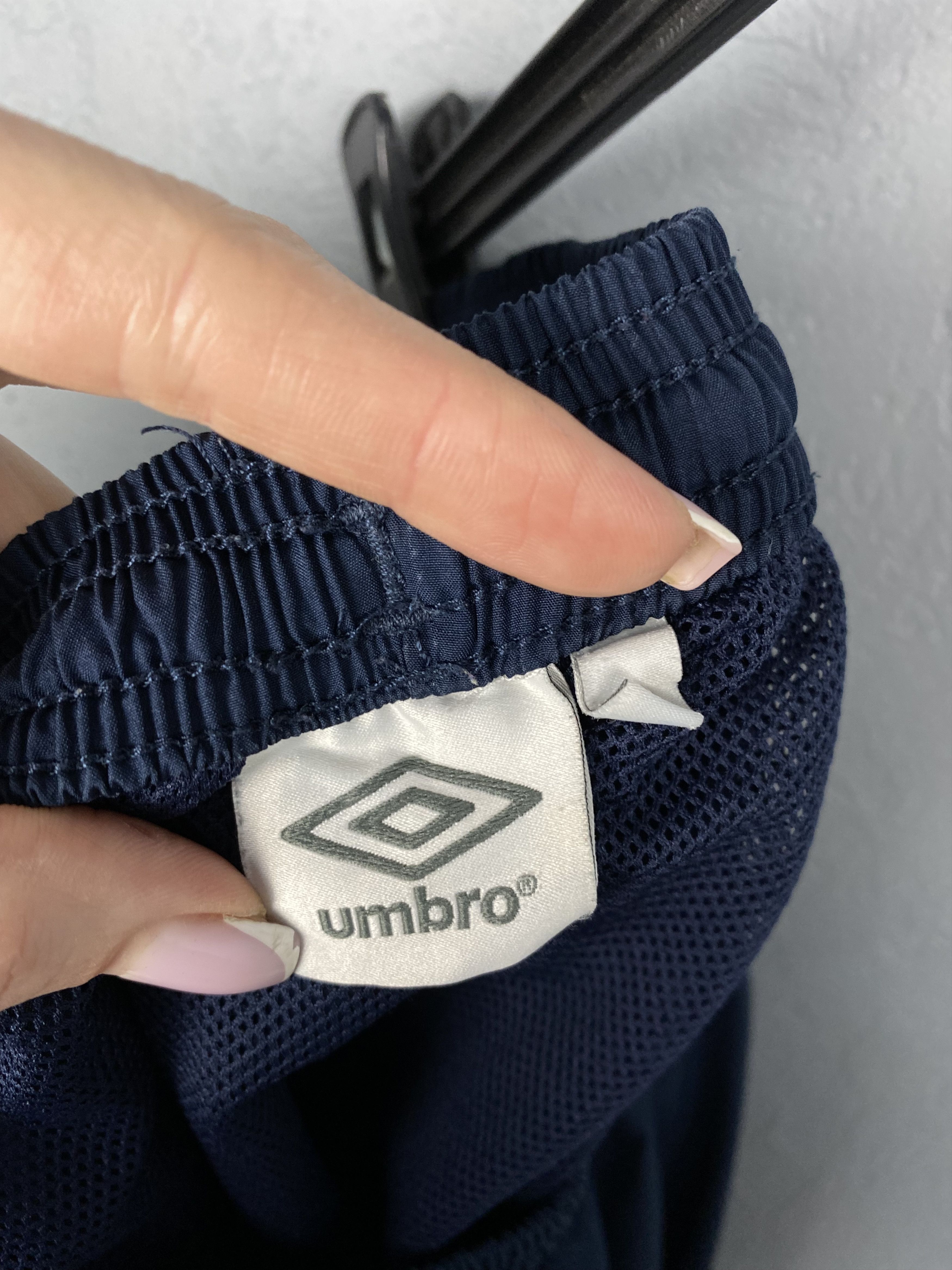 Umbro Umbro Vintage Mens Nylon Shorts Y2K Size US 34 / EU 50 - 7 Thumbnail