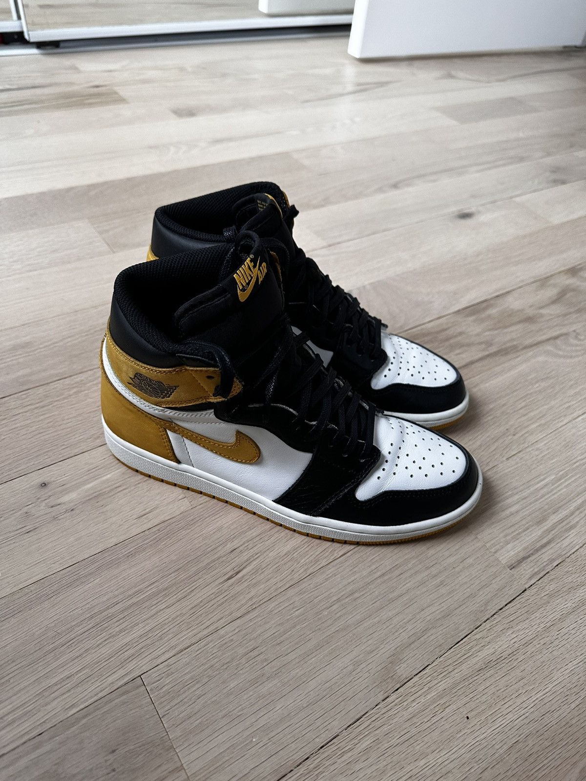 Jordan Brand Jordan 1 ochre yellow black toe 8US Nike Size US 8 / EU 41 - 4 Thumbnail