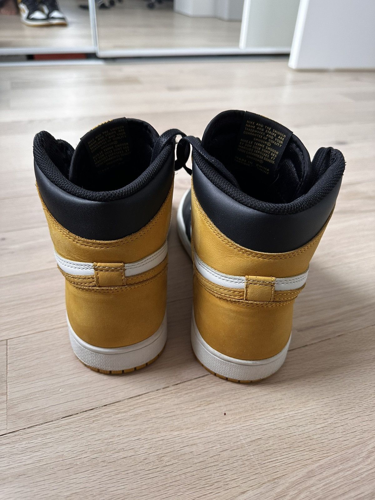 Jordan Brand Jordan 1 ochre yellow black toe 8US Nike Size US 8 / EU 41 - 8 Thumbnail