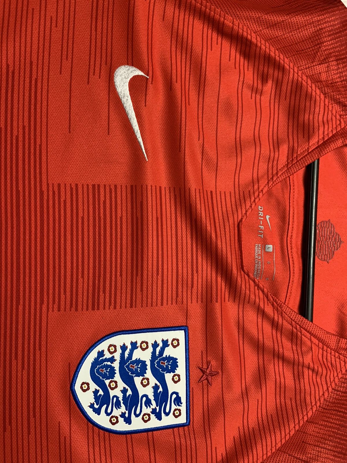 Nike Nike England soccer jersey size L Size US L / EU 52-54 / 3 - 7 Thumbnail
