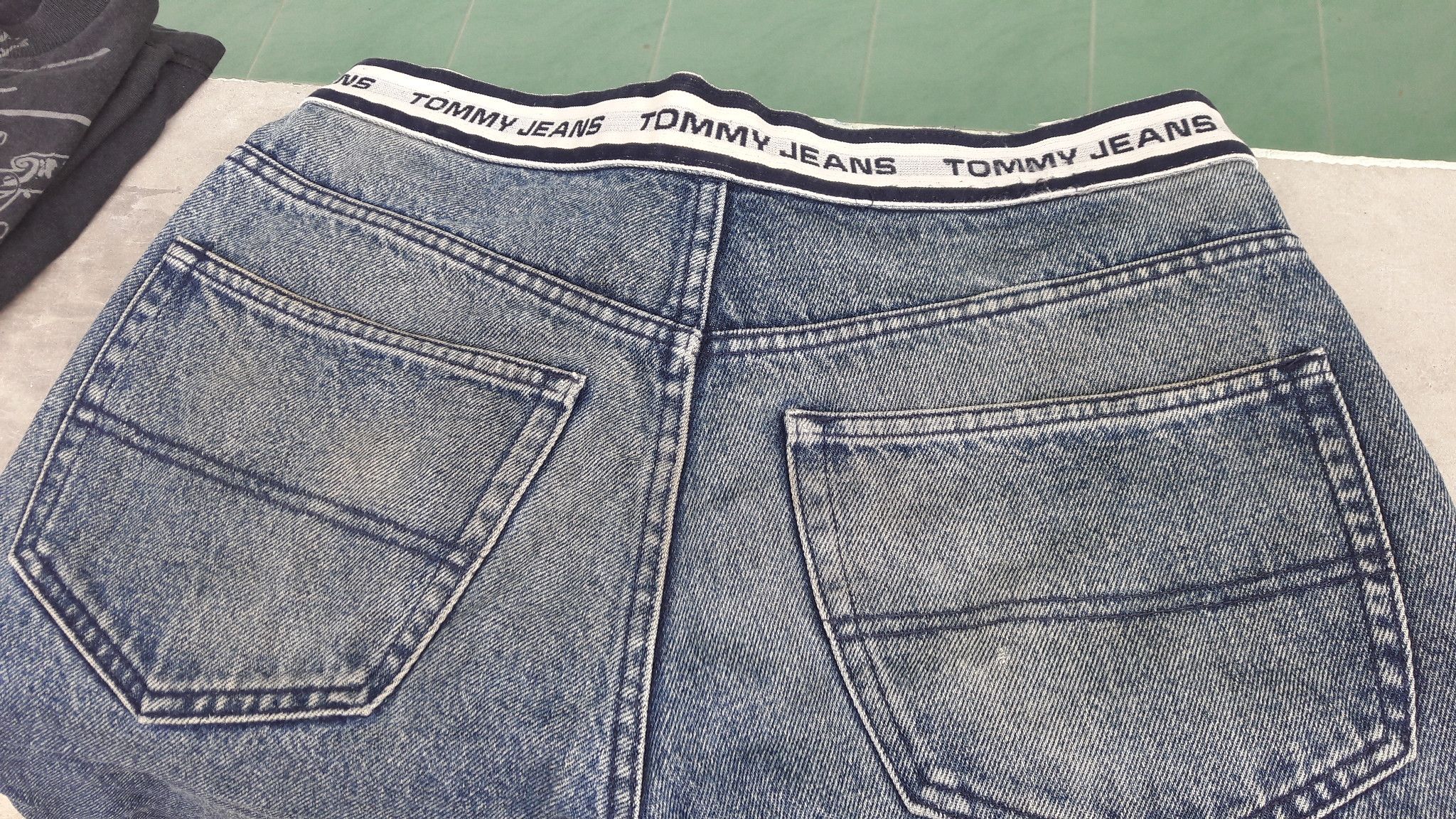 Tommy Hilfiger × Vintage Vintage Tommy Hilfger 90s Distressed Cropped denim Size US 32 / EU 48 - 13 Thumbnail