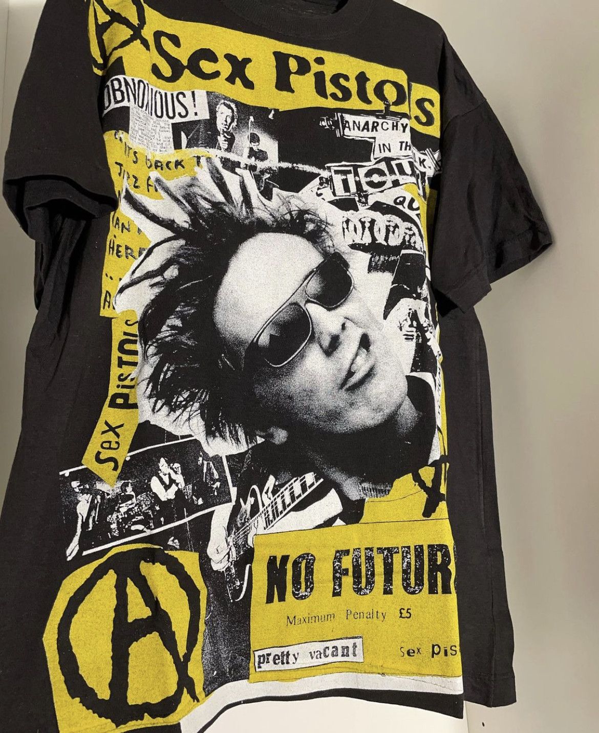Band Tees Vintage Sex pistols 90s tee No future anarchy in the uk Size US L / EU 52-54 / 3 - 3 Thumbnail