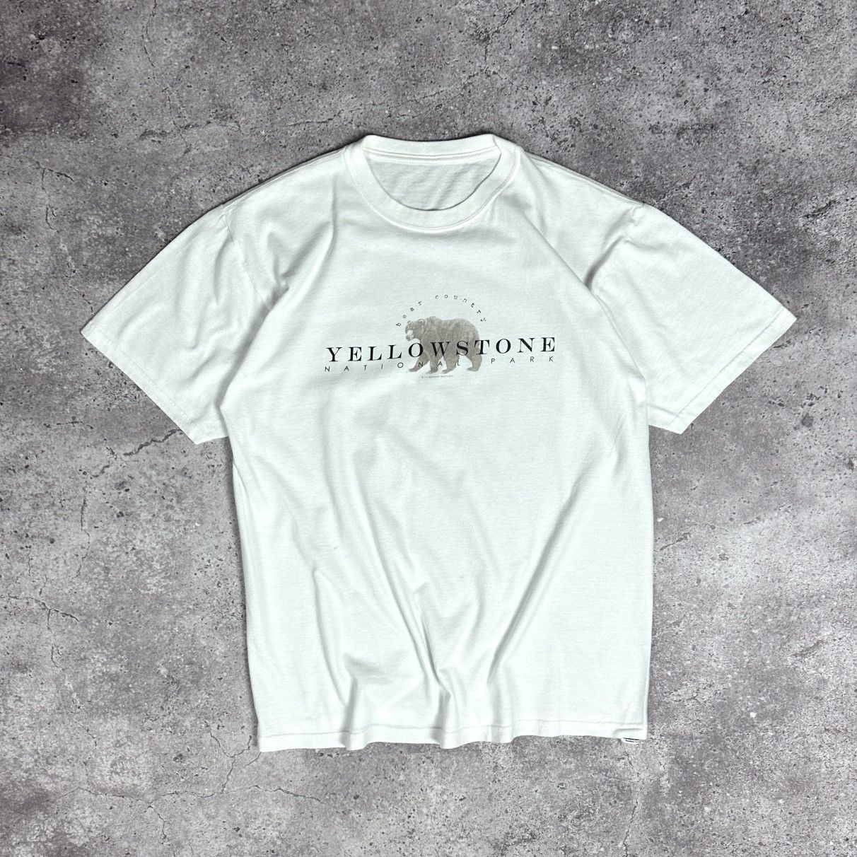 Vintage Vintage 90s Yellowstone National Park Bear Country tee y2k Size US L / EU 52-54 / 3 - 1 Thumbnail