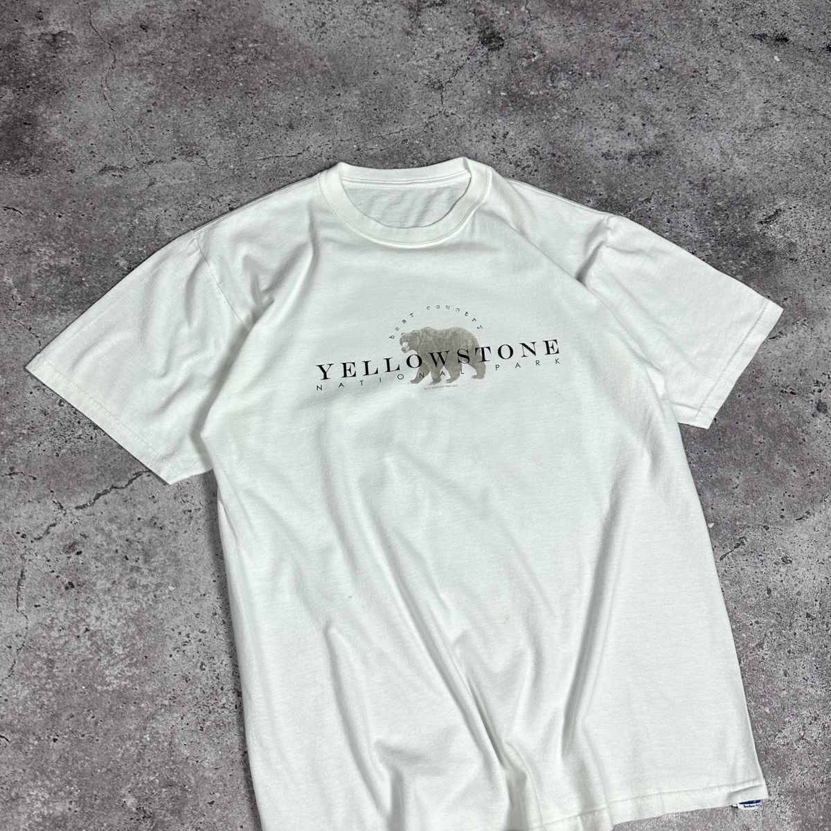 Vintage Vintage 90s Yellowstone National Park Bear Country tee y2k Size US L / EU 52-54 / 3 - 3 Thumbnail