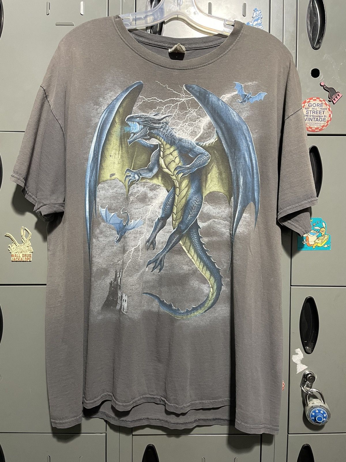Vintage Dragon lightning castle graphic tee Size US XL / EU 56 / 4 - 1 Thumbnail